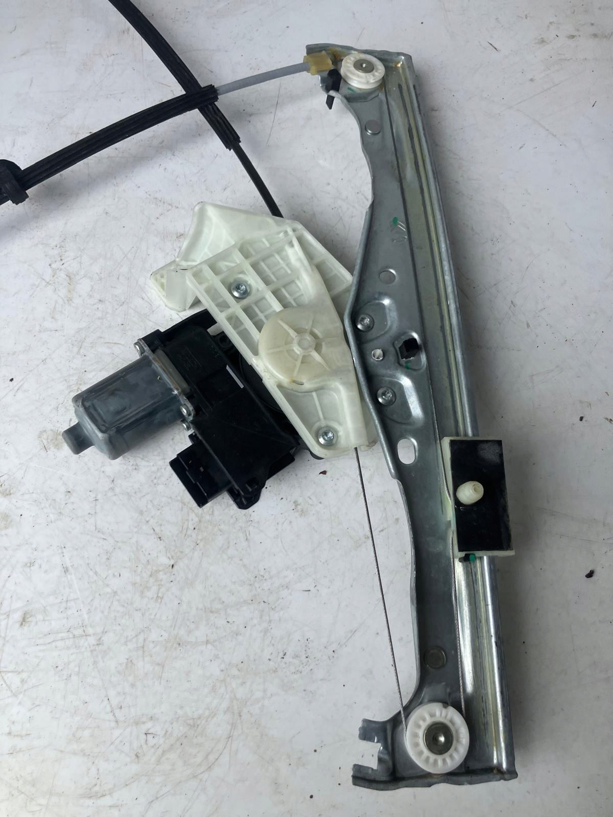 window regulator right front CITROEN C4 CACTUS 9832873680
