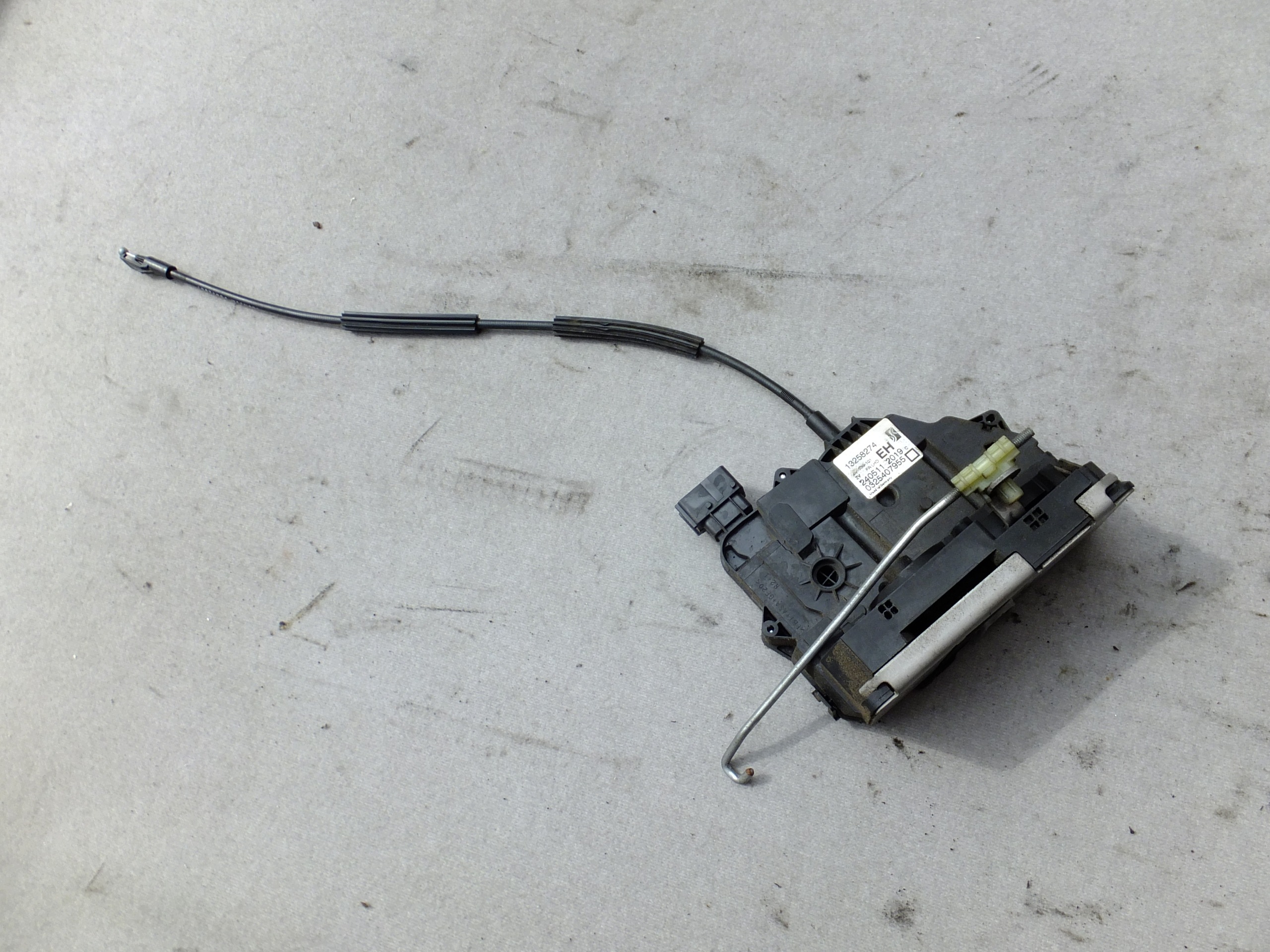 lock right front opel meriva B 2011r EUROPA 13258274 EH