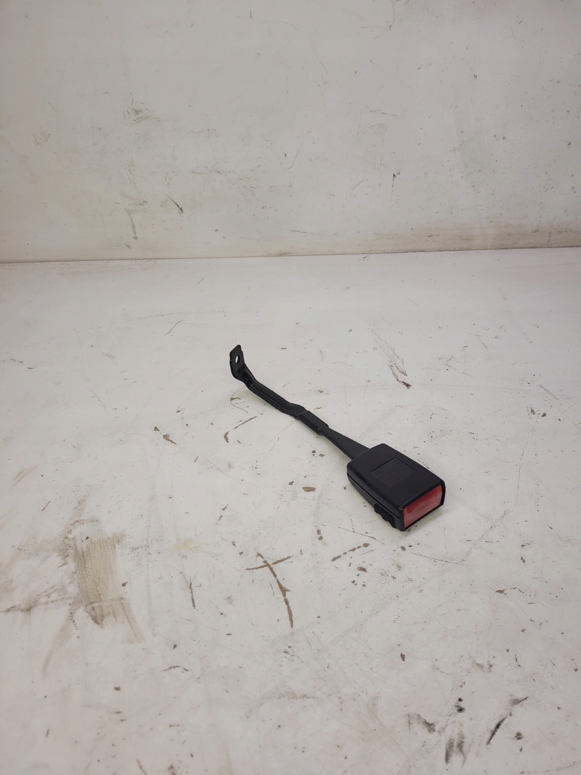 крепление ремня Audi OE 8P0857756C