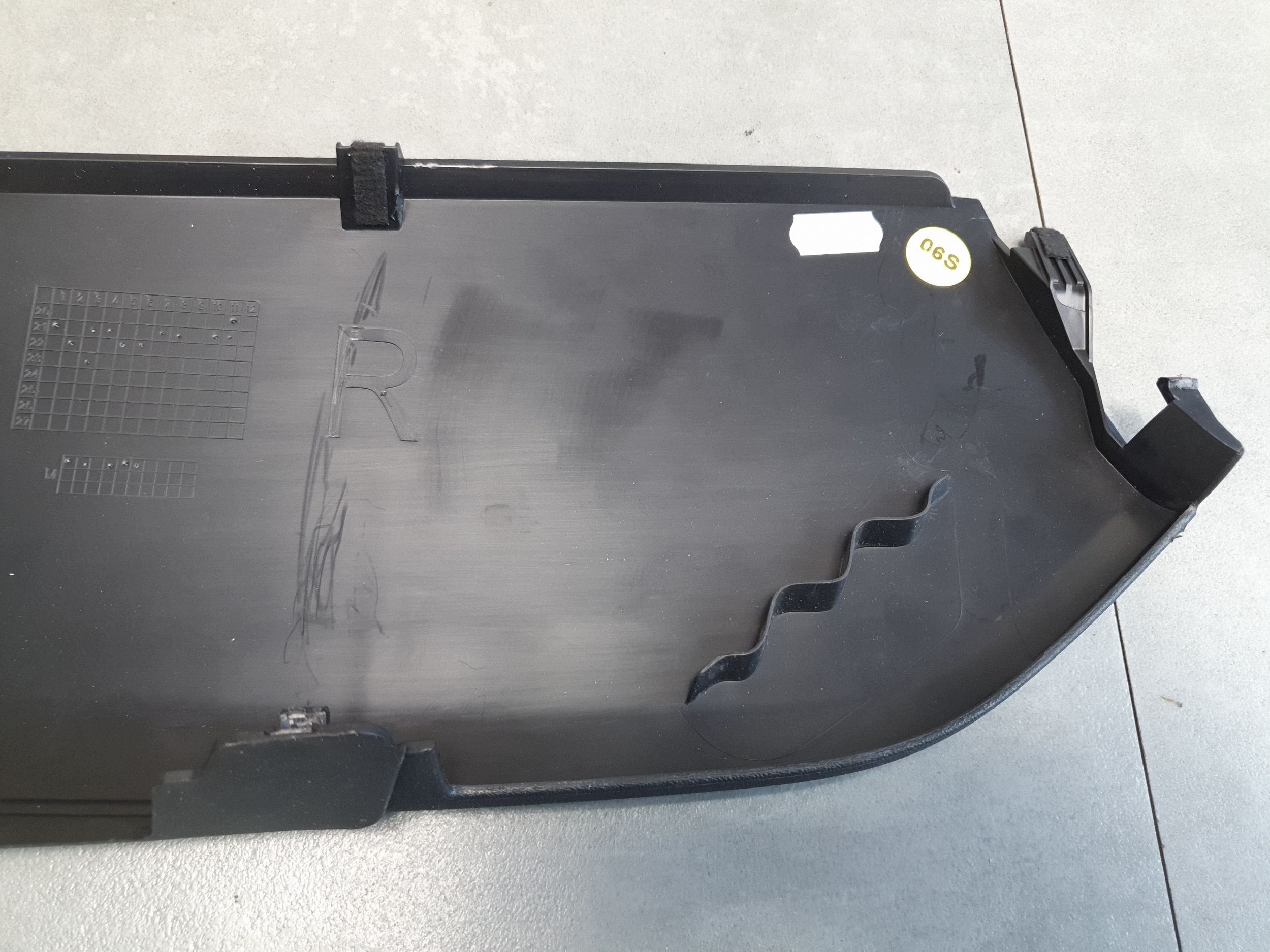 Audi SQ6 e-tron fedél oszlop C 85H868606