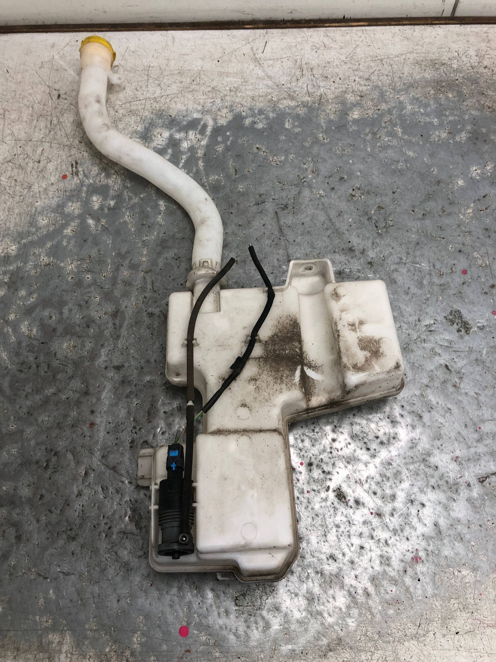 washer fluid tank RENAULT TRAFIC III 289105241R