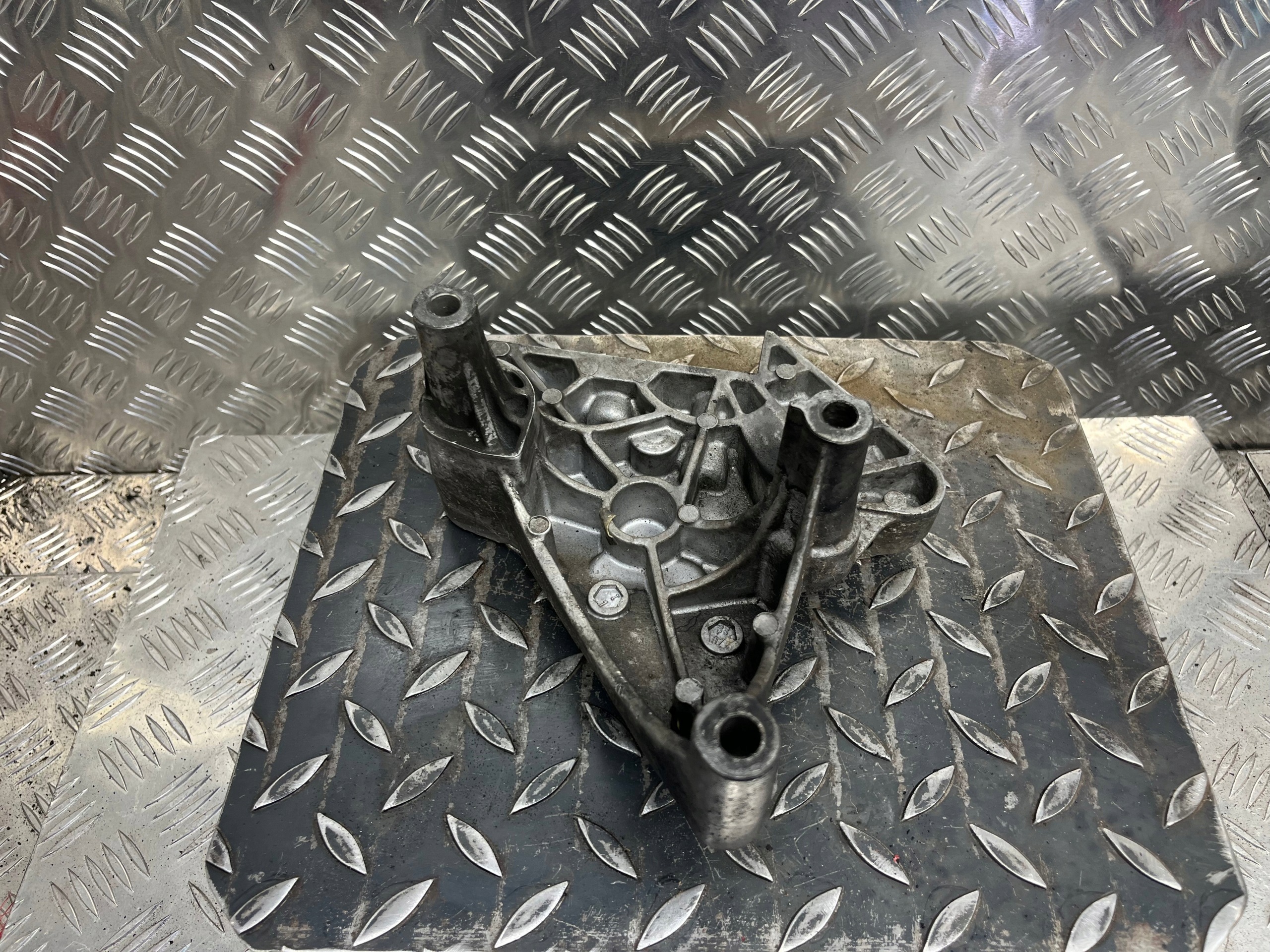 engine mount VOLKSWAGEN TOURAN 1