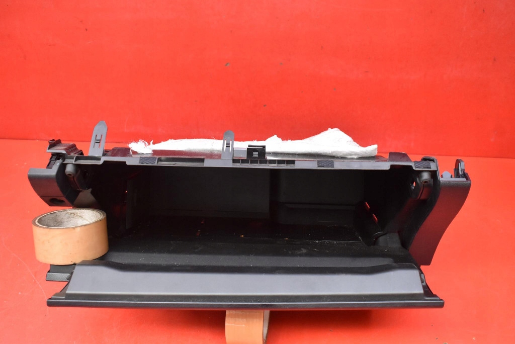 бардачок пассажира европа 55550-76010 lexus CT200H 10-14