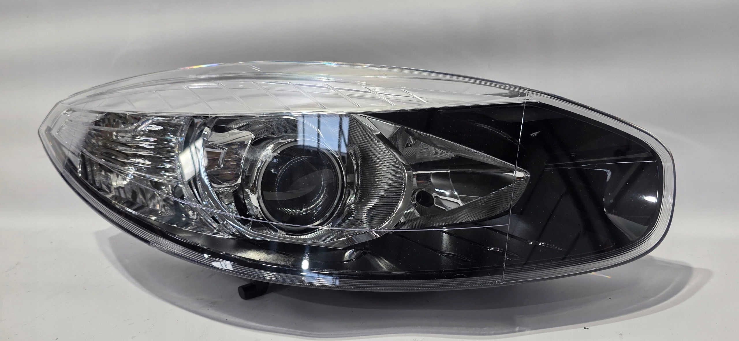 light right front XENON RENAULT FLUENCE 12-16 new original 260107517R