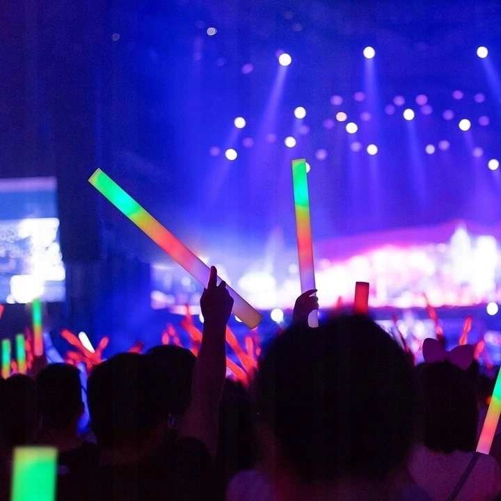 PAŁKA ŚWIECĄCA LED PIANKOWA MIECZ ŚWIETLNY 10 SZT. PAŁKA IMPREZOWA LED Model PAŁKA ŚWIECĄCA LED PIANKOWA MIECZ ŚWIETLNY 10 SZT.