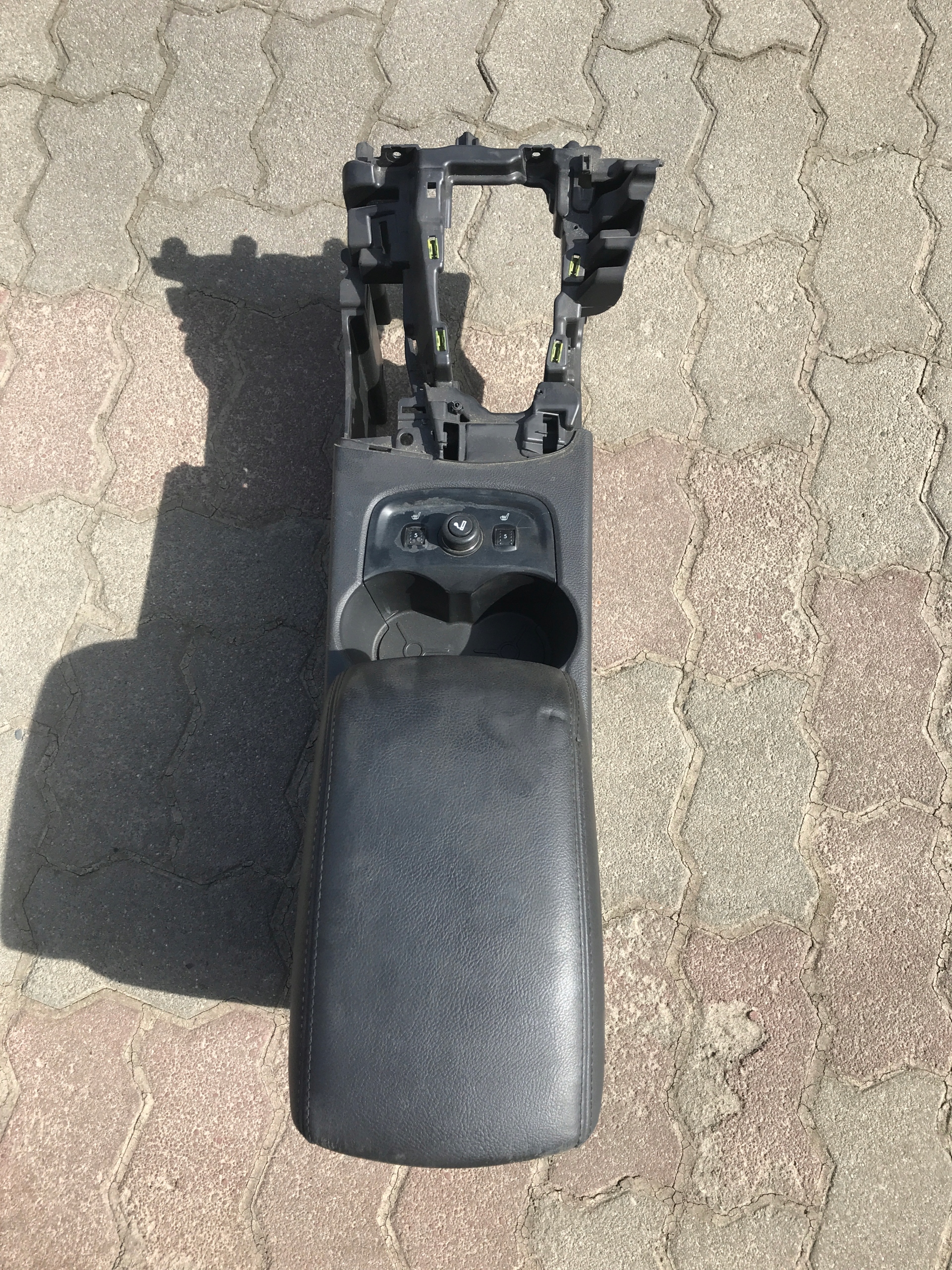 TUNEL mitte Armlehne FOCUS MK3 EUROPA