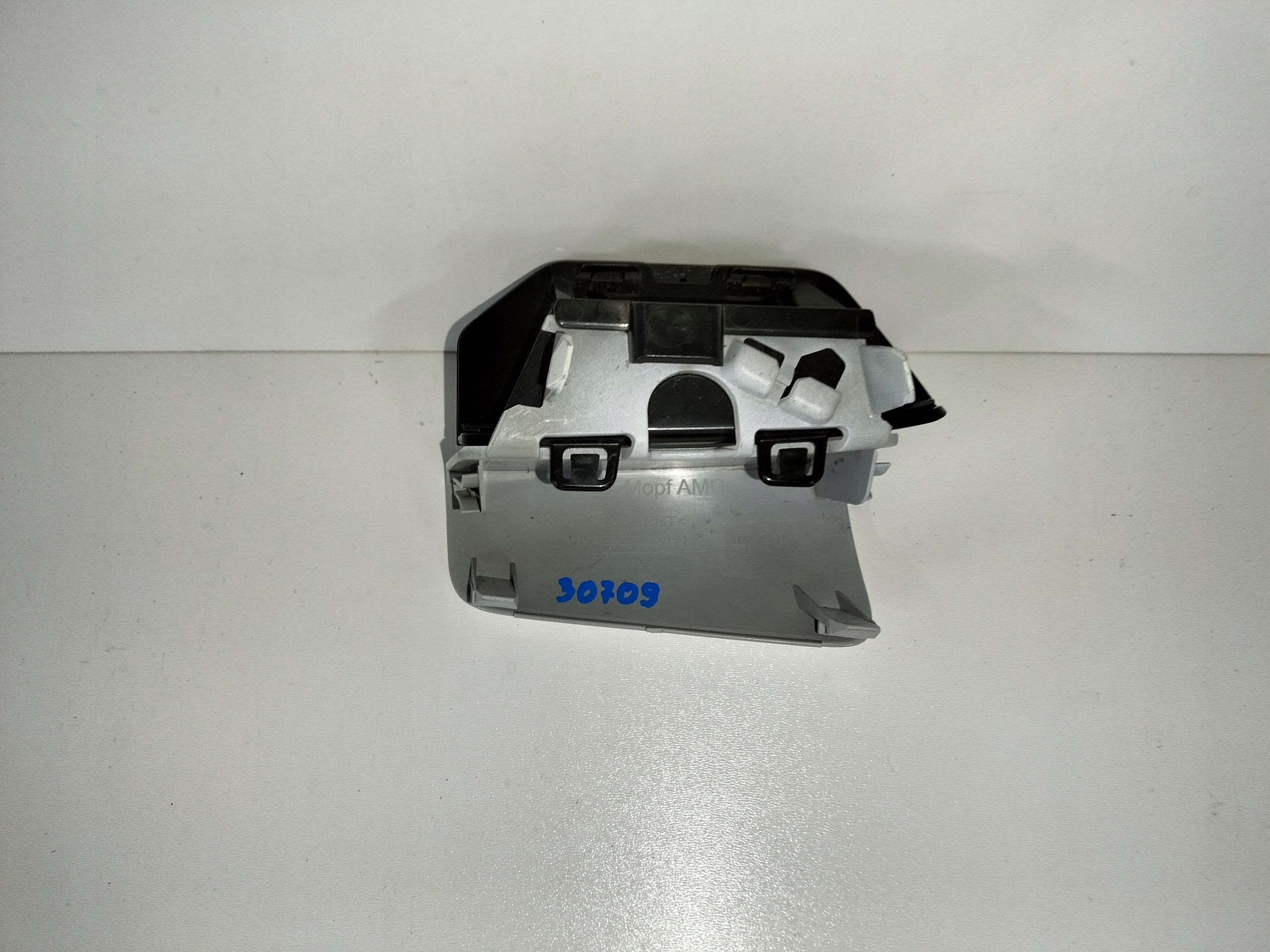 ABSCHLEPPÖSE DER STOSSSTANGE VORNE MERCEDES CLS C257 18