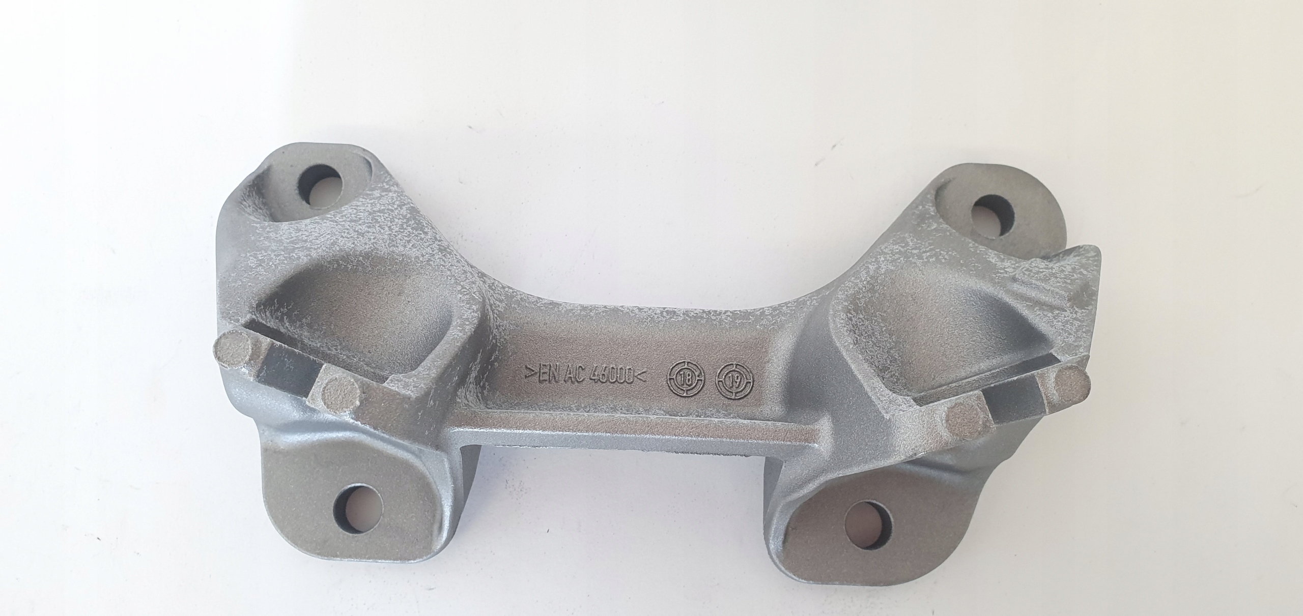 Łapa skrzyni biegów BMW 22316796615 OE Nowa Producent części BMW OE