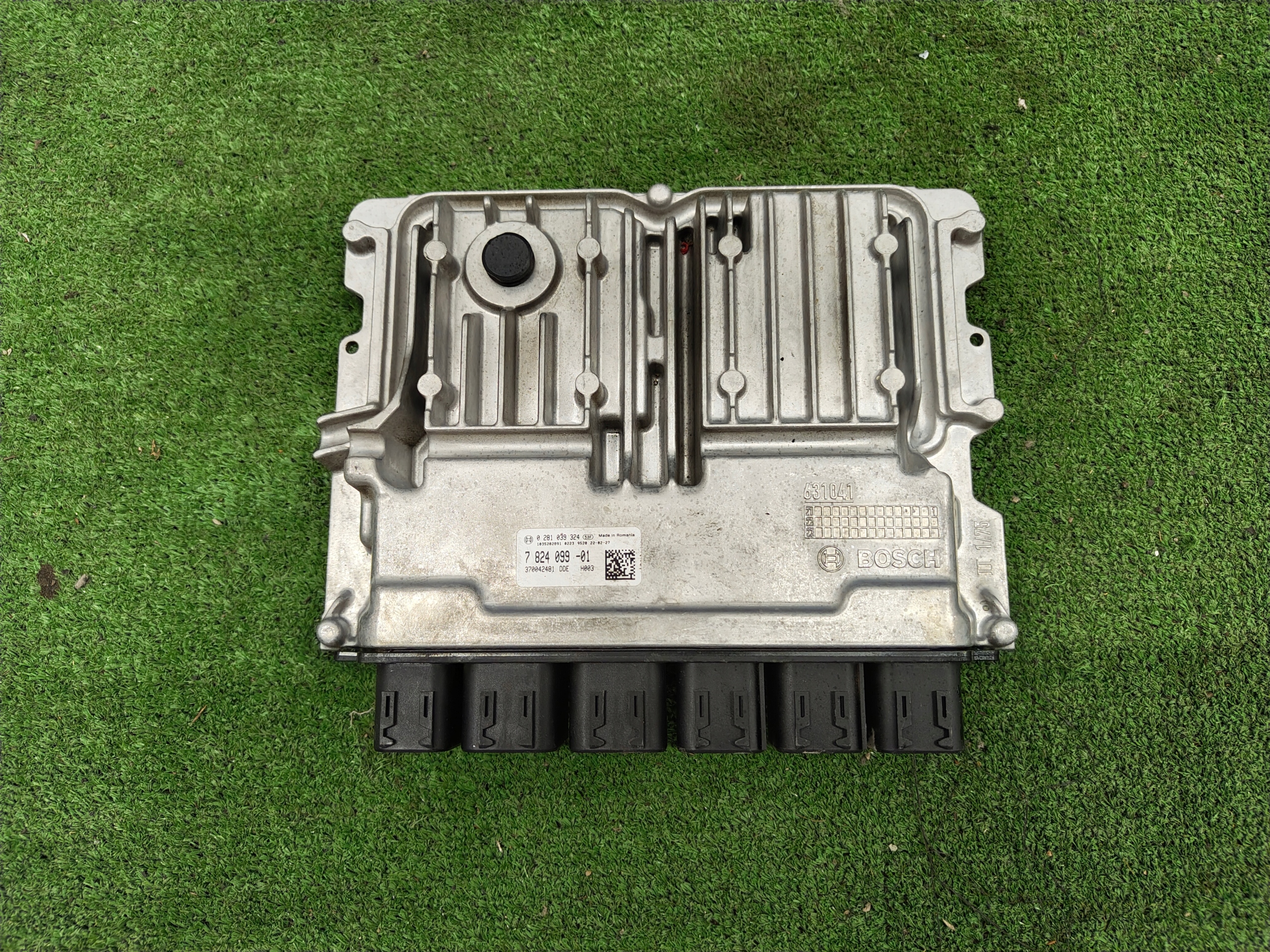 BMW computer control unit of the engine ECU 7824099