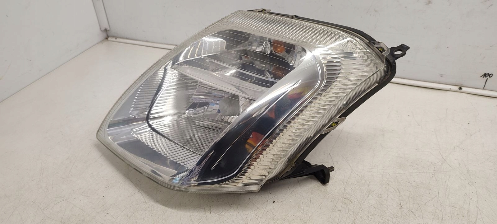 light front front left Citroen C2