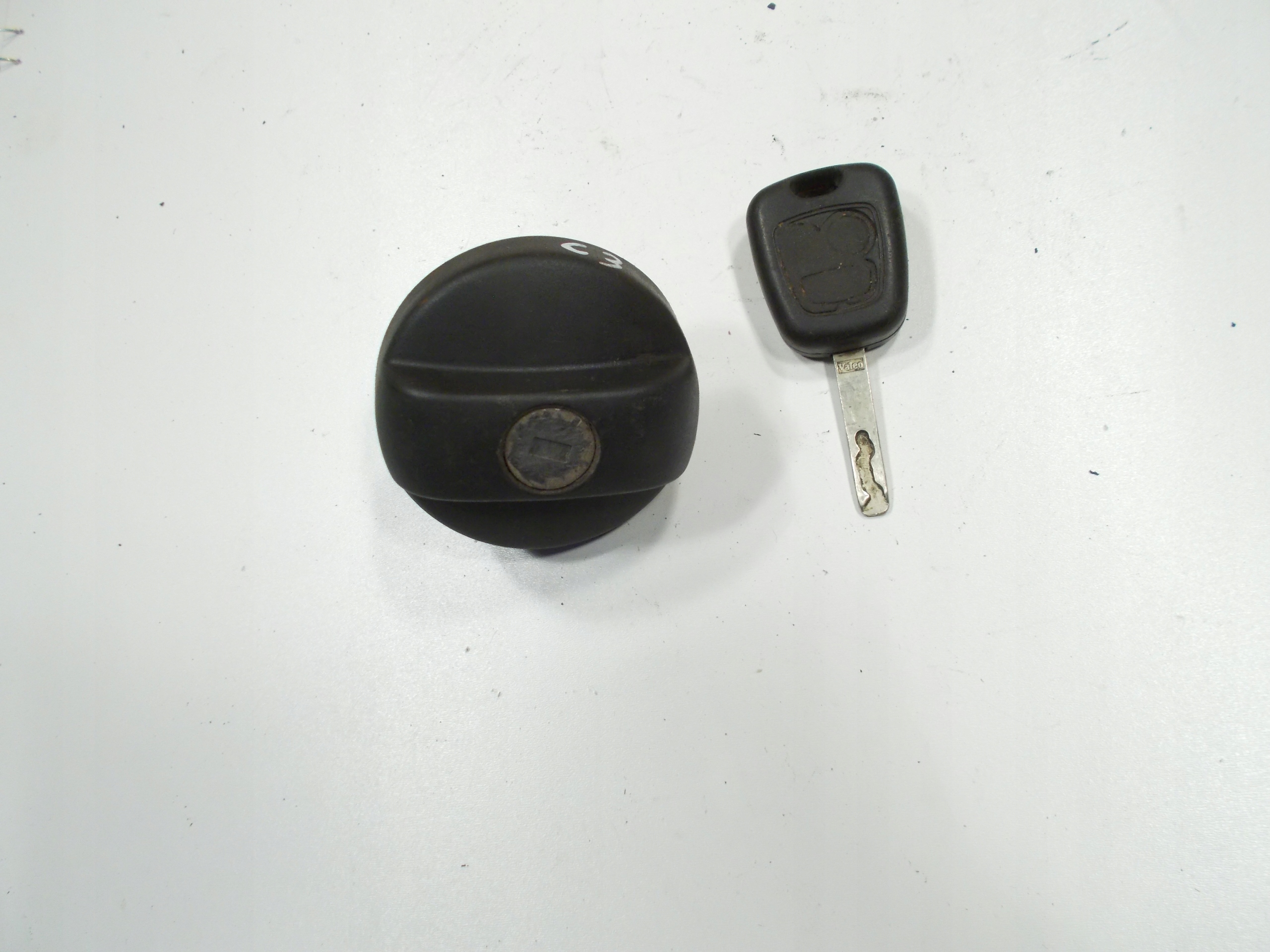 KOREK WLEWU PALIWA KLUCZ ORYG. SCUDO JUMPY EXPERT 08- 307 C2 C3 Producent części CITROEN