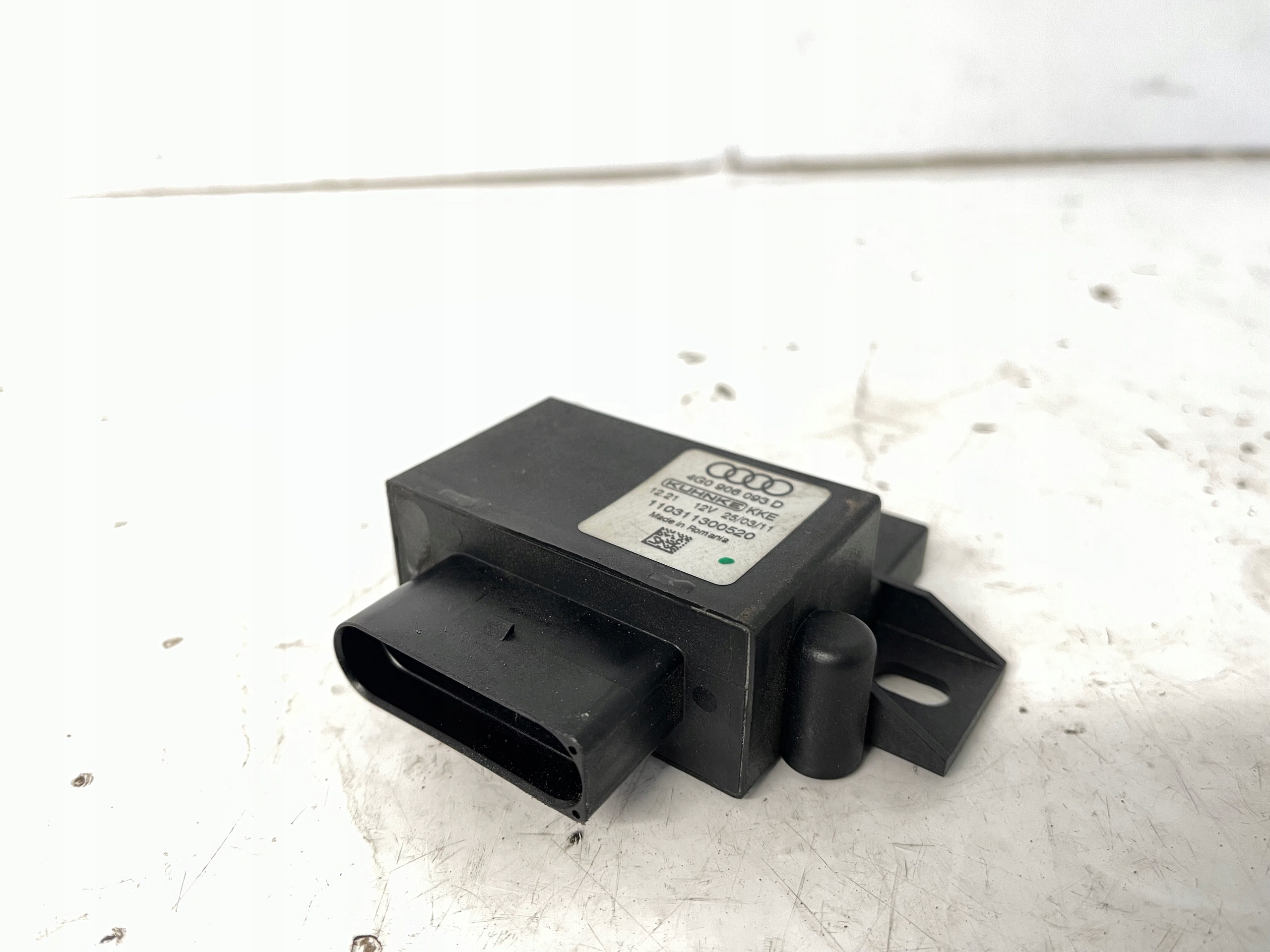 AUDI A6 C7 4G Bedienteil POMPY des Kraftstoffsbehälters 4G0906093D