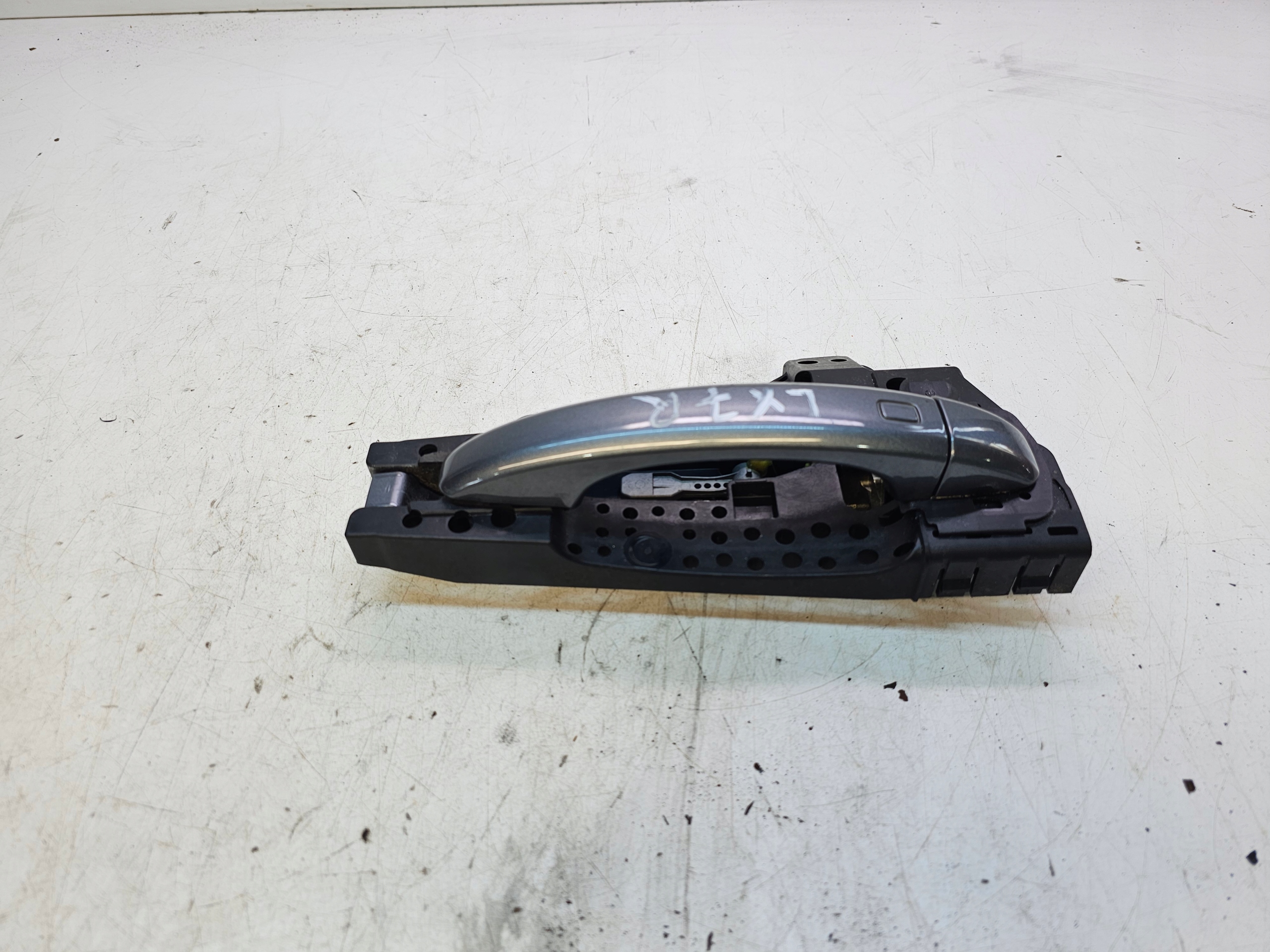 handle right AUDI A4 B8 A5 8T Q5 LX7Z 8T0837886B