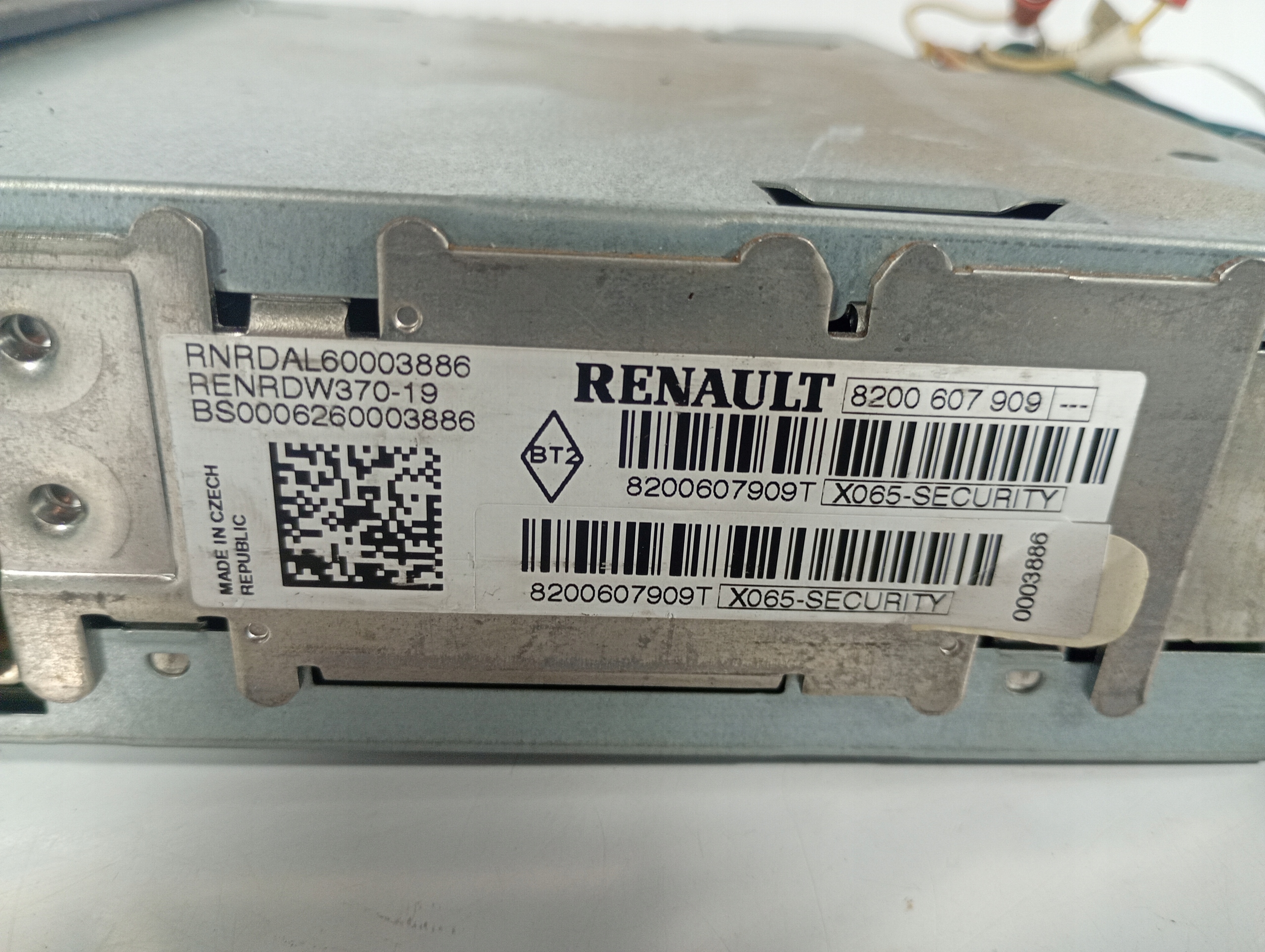 Laguna II 2 02-07 RADIO CD does not have KODU OE 8200607909