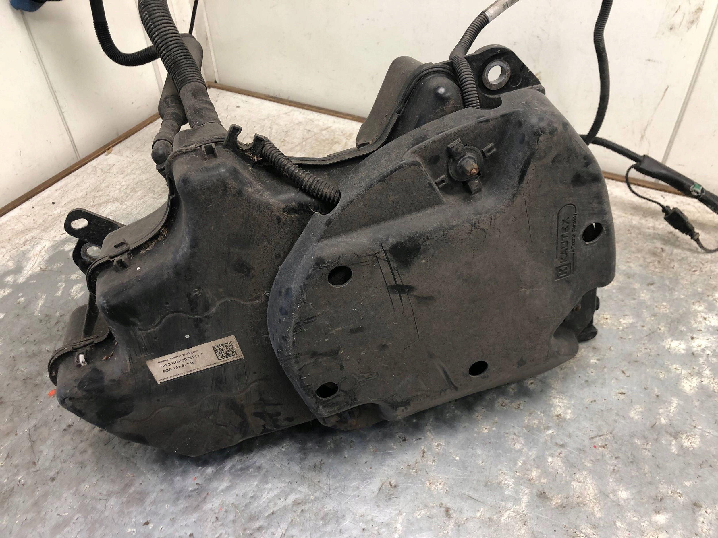 Behälter ADBLUE VW TOURAN III 5QA131877B