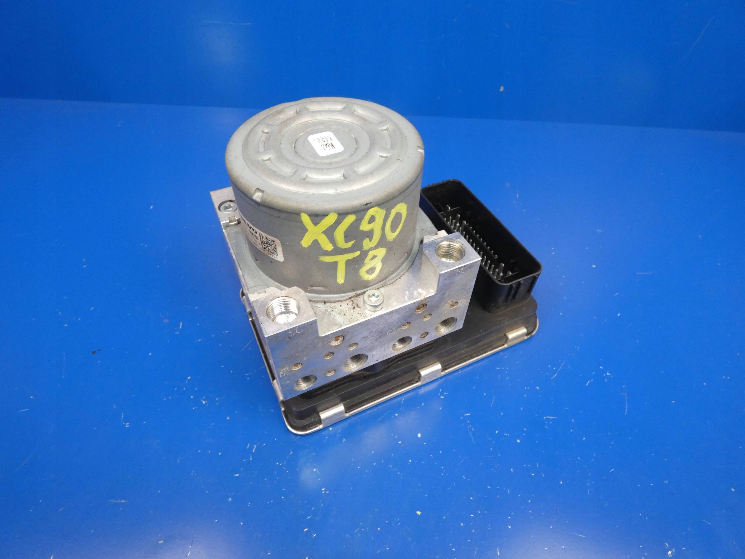 VOLVO XC90 II 2.0 T8 pump control unit ABS