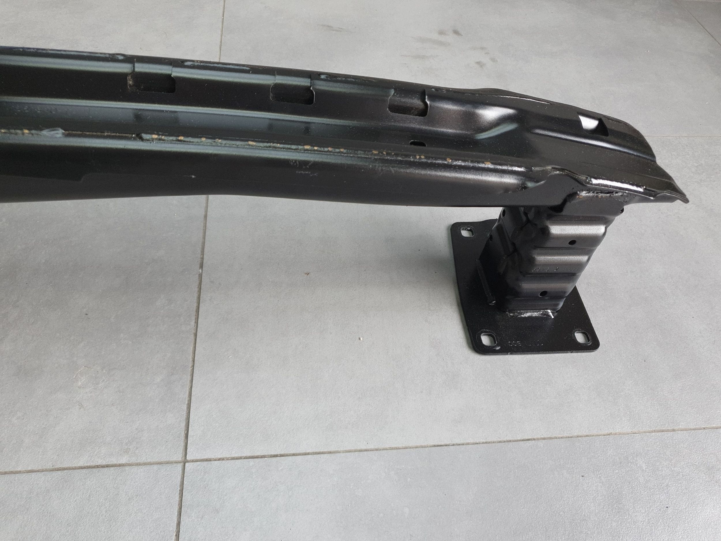 Audi A3 8Y sportback TRAVERSA paraurti posteriore 8Y0807309C