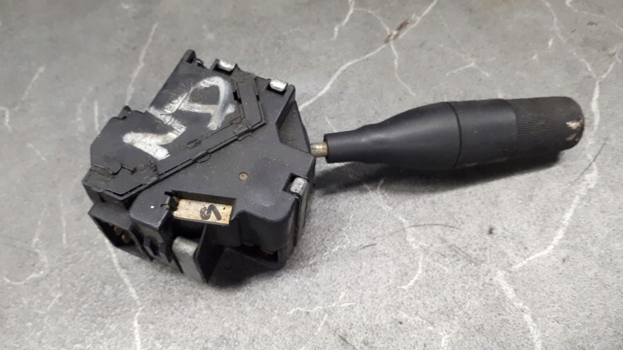 Bouton Indicateurs de direction RENAULT CLIO et 34360001 RENAULT