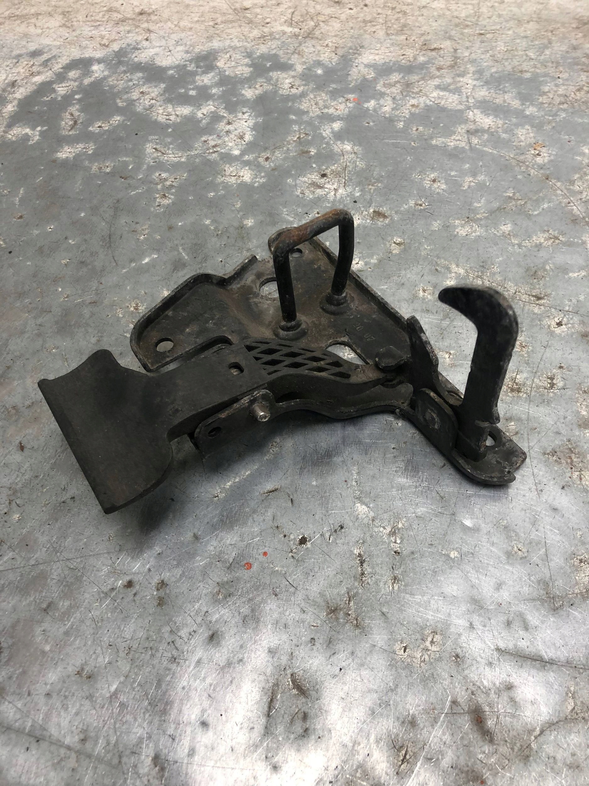 lock RYGIEL bonnets AUDI A6 C6 4F0823480B