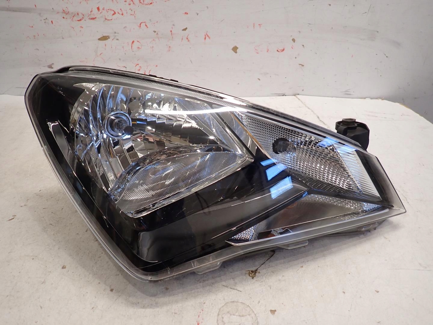light front front right SEAT MII 2012- 1SL941016F