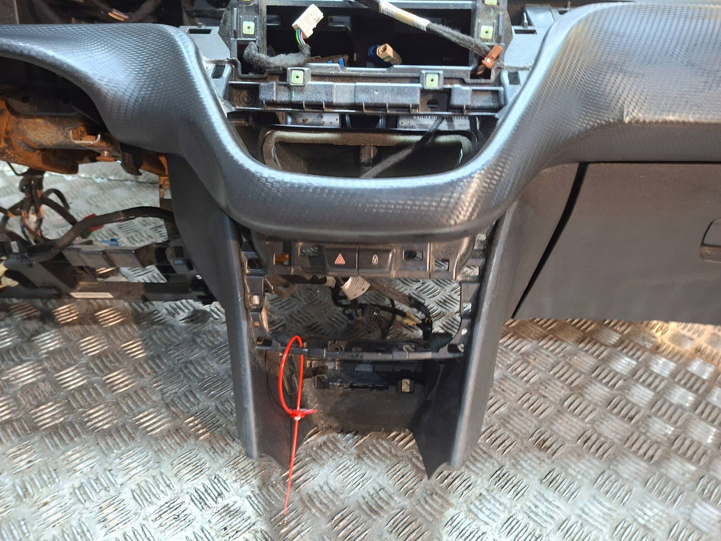 dashboard console 98021008XM PEUGEOT 208 2008 2012