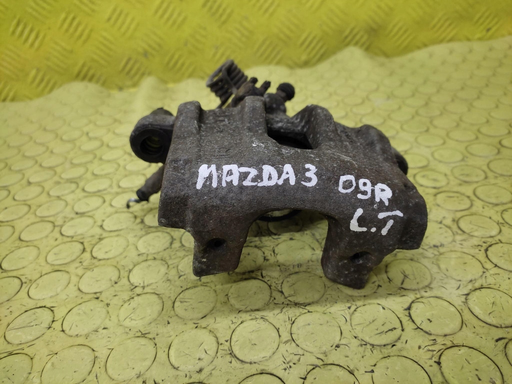 MAZDA 3 caliper left rear part