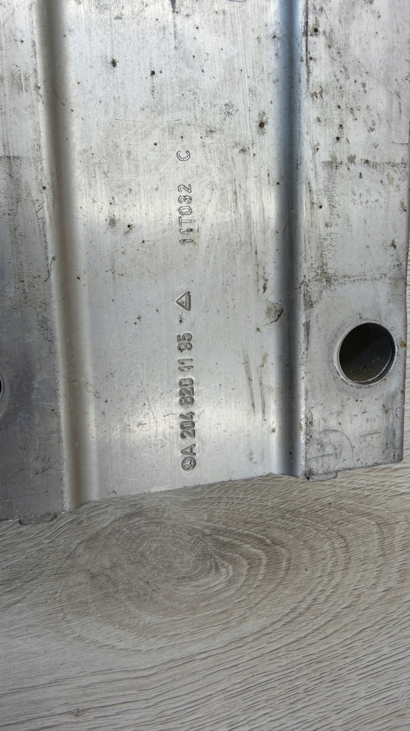 beam tip left front holder siders bracket MERCEDES C-KLASA 204 KA24/UL618
