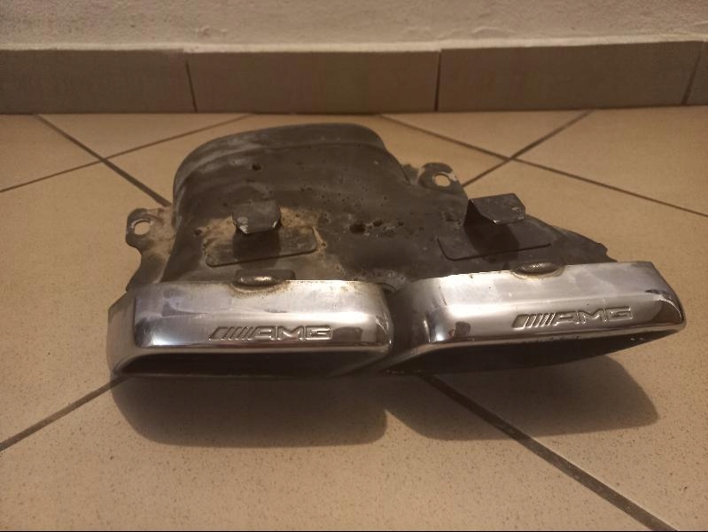 KOŃCÓWKA WYDECHU TŁUMNIKA MERCEDES C A205 W205 AMG