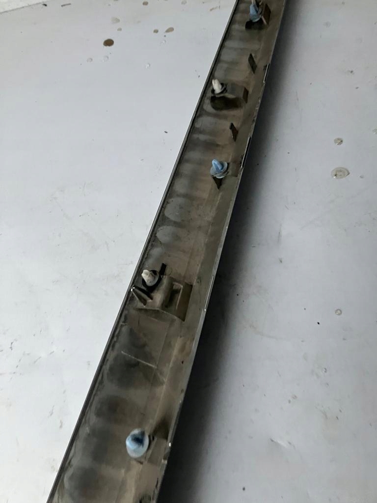 moulding door CHROM left front CITROEN DS5 9673774880