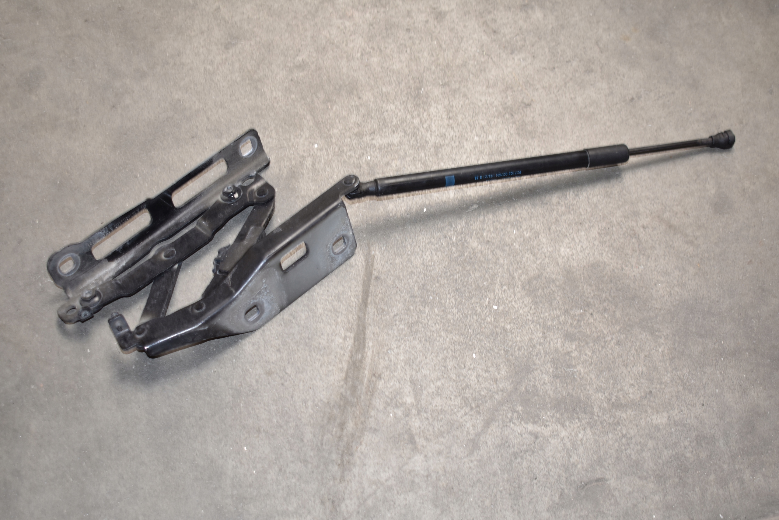 IDEALNY hinge bonnets left + damper MERCEDES W167 1