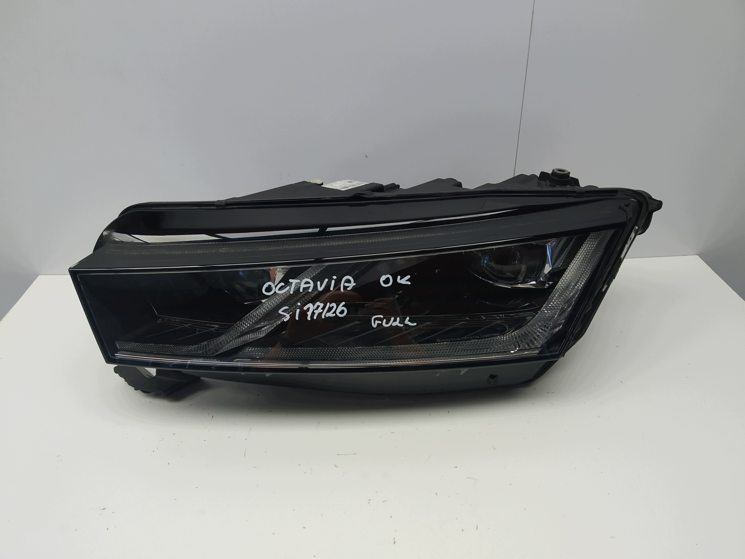 2019r- Skoda Octavia IV reflektor light front left Full Led Crystal 5E4