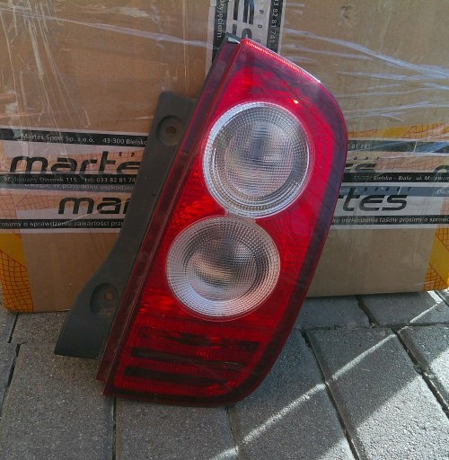 NISSAN MICRA K12 K-12 03-10 PRAWA TYLNA LAMPA ORYGINAŁ