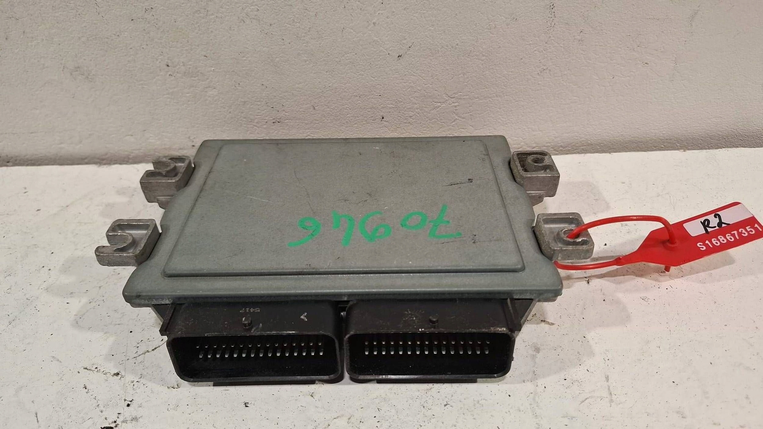 control unit of the engine computer S110140022A Dacia Logan 1.6 8V