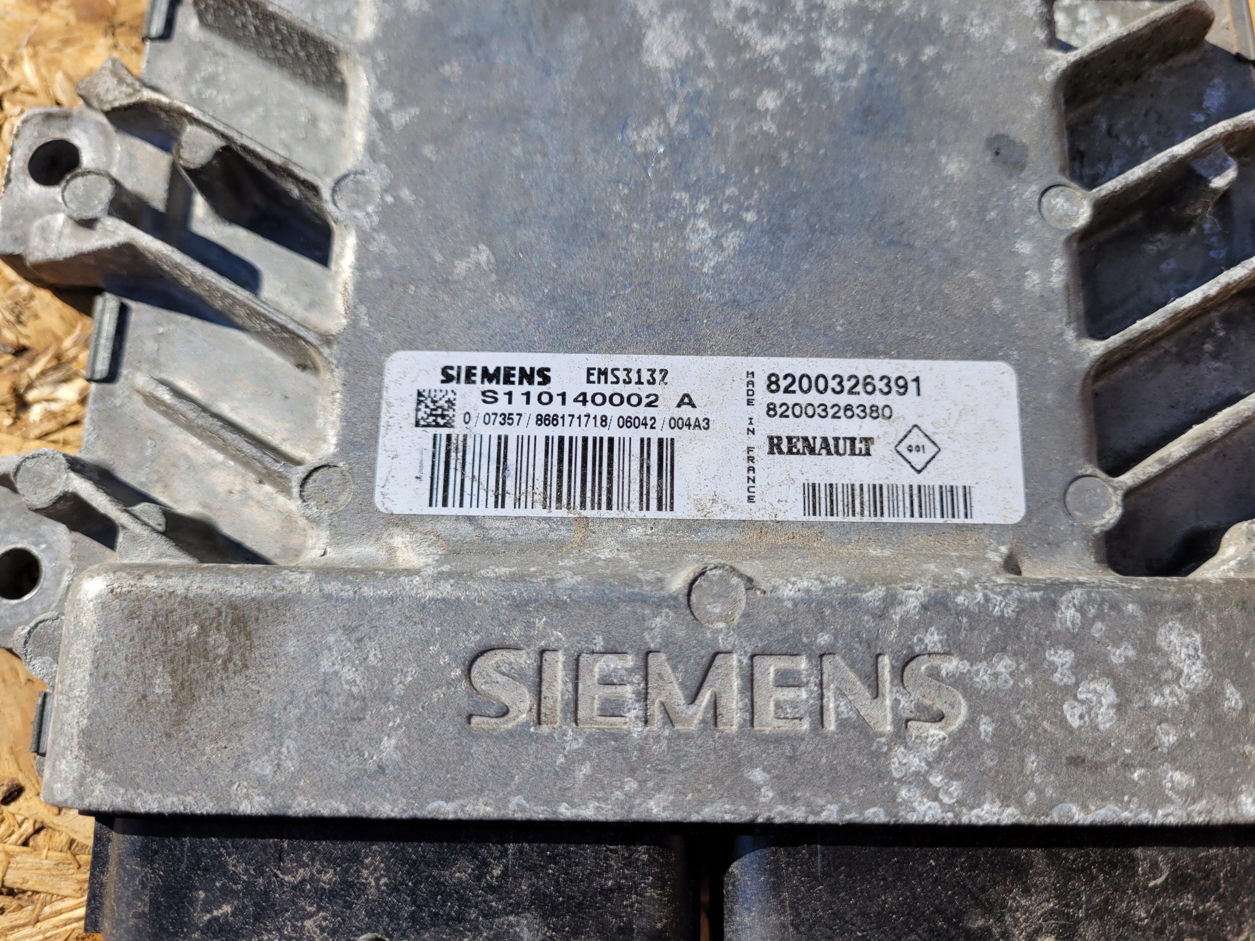 control unit of the engine RENAULT 8200326391