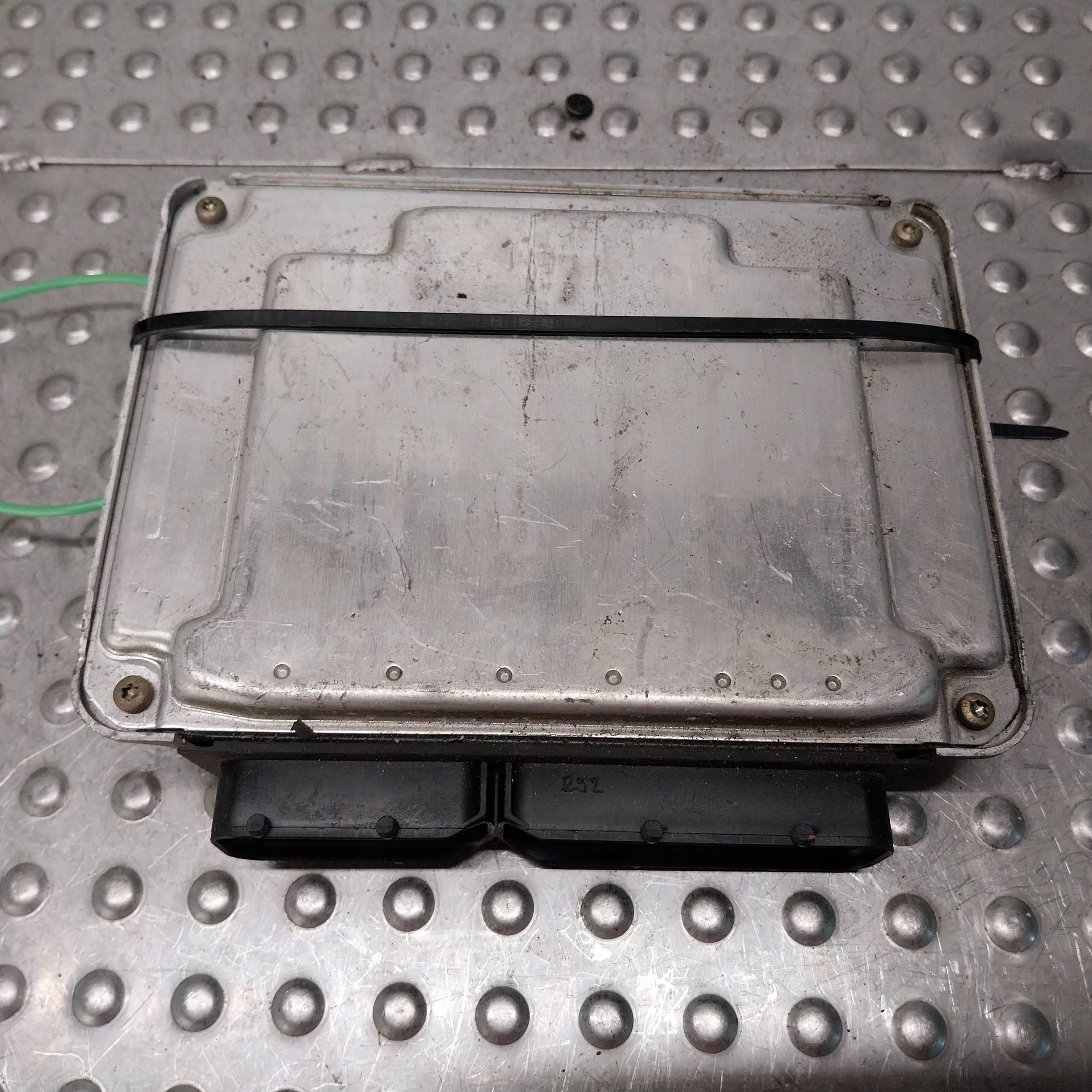 computer control unit of the engine 038906019DF 0281010497 VW GOLF IV BORA 1.9 TDI