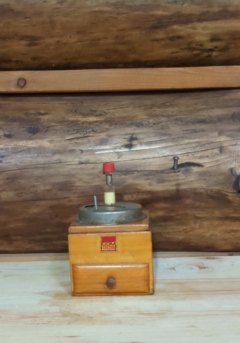 Młynek do kawy PRL drewniany dekoracyjny