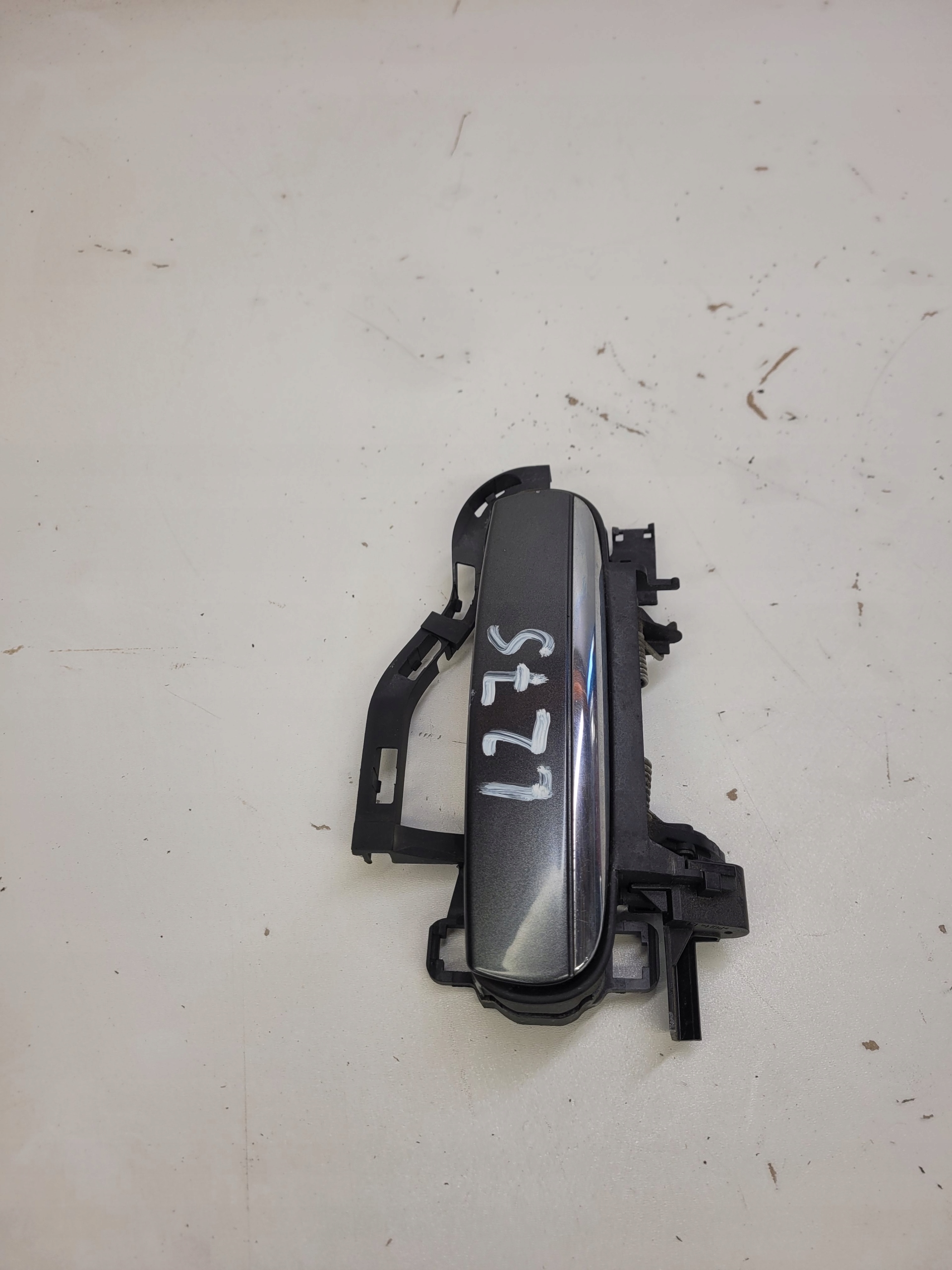 handle exterior left AUDI A6 A3 4F0837885 LZ7S