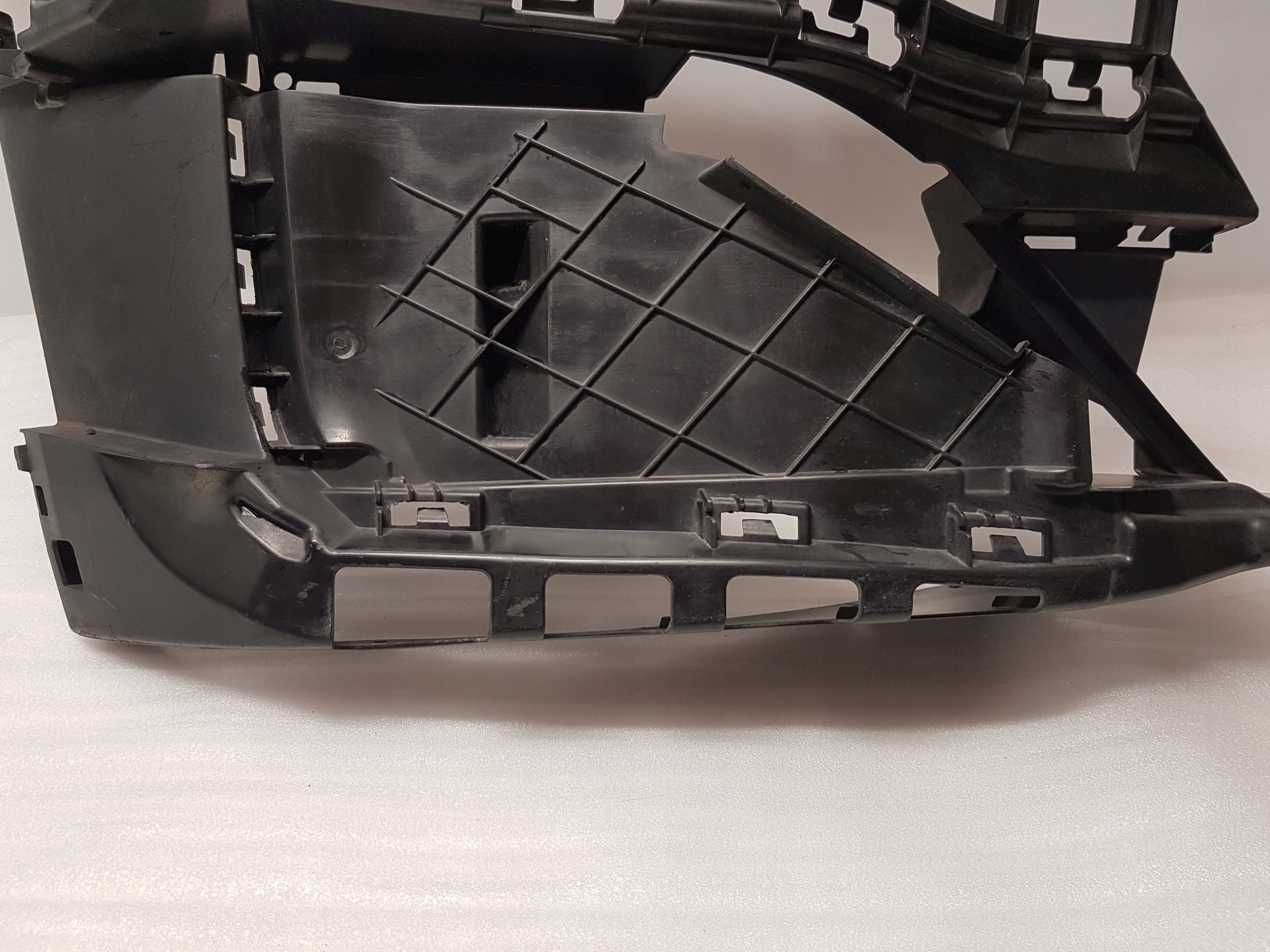 bumper bracket right front BMW G11 G12 LCI 7475186