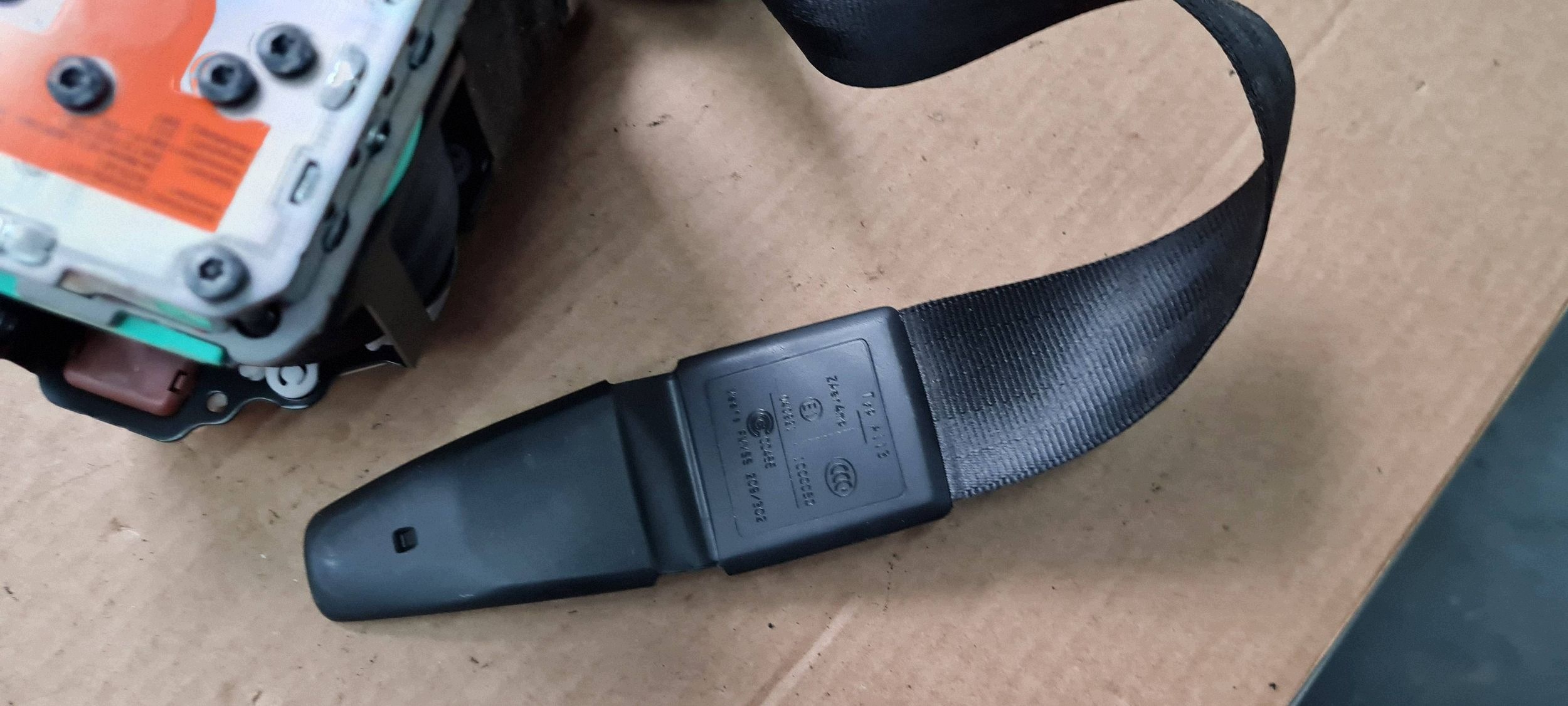 A4 B8 S4 LIFT tension belt safety left front front 8K1857705AK