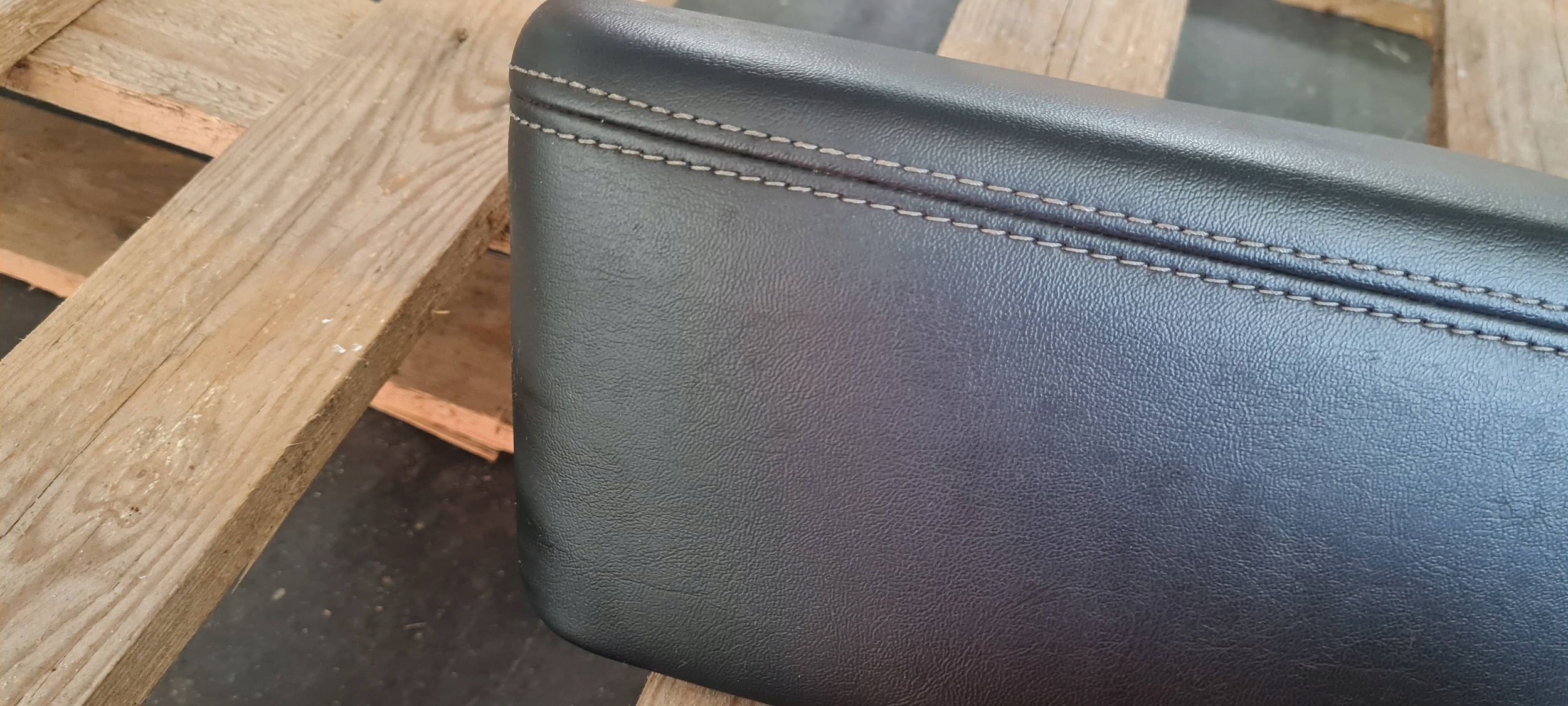 Chrysler Pacifica 2022 armrest side left front leather upholstery