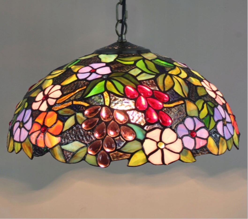 Lampa witrażowa w stylu Tiffany wisząca. Magiczny ogród 40'