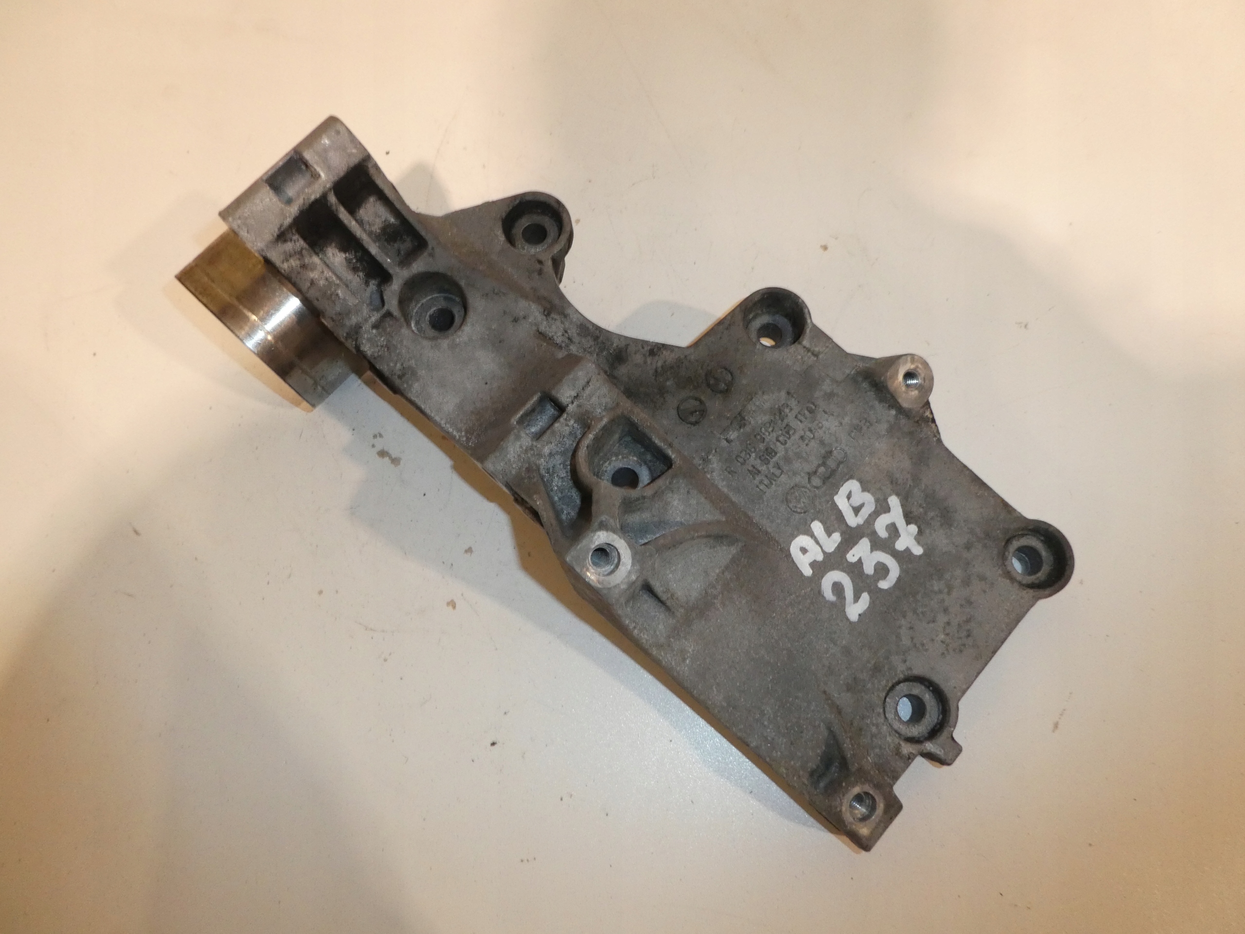 VW AUDI SEAT SKODA HALTER ALTERNATORA 036903143F