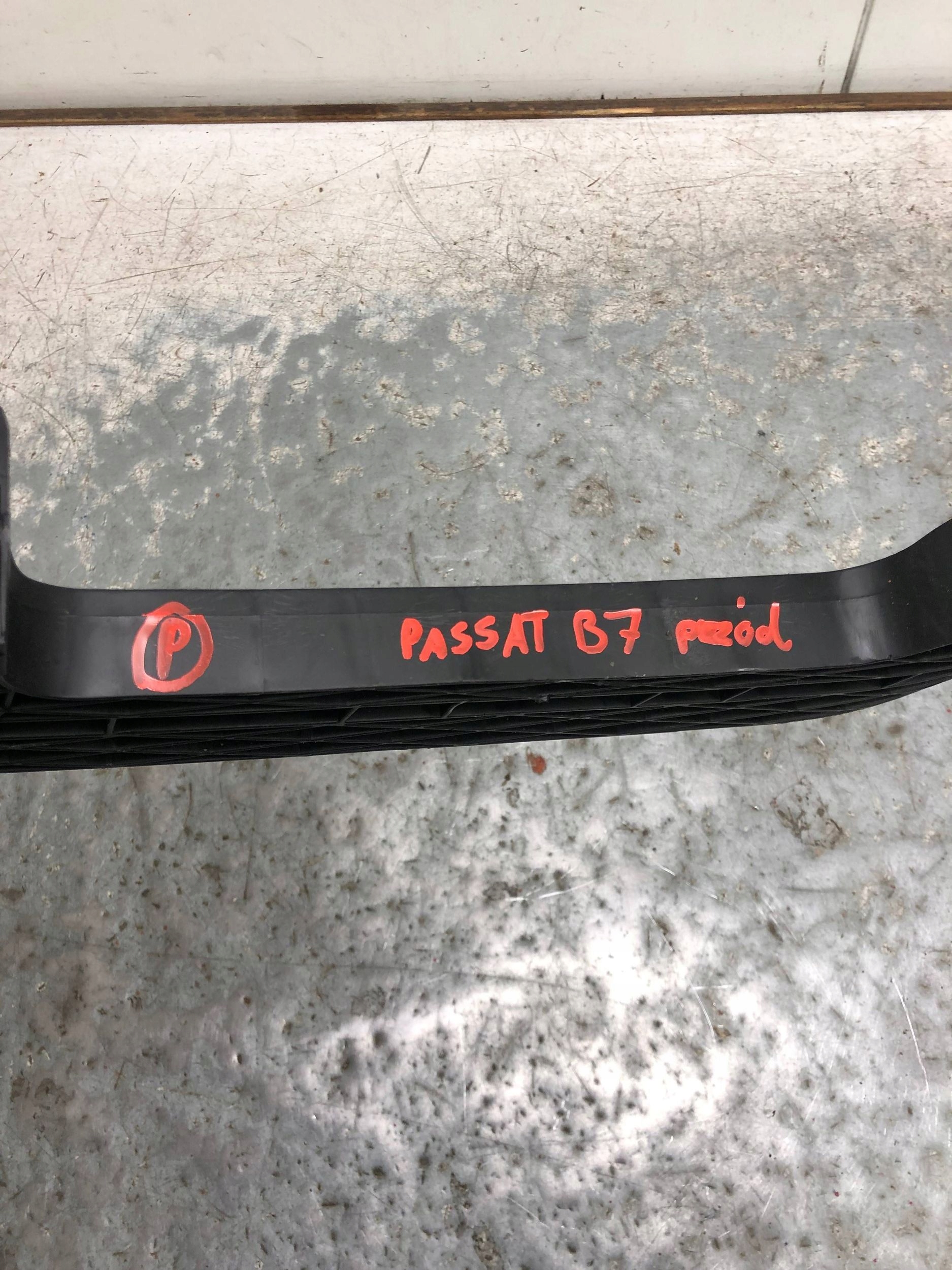 bumper bracket front VW PASSAT B7 3AA807571