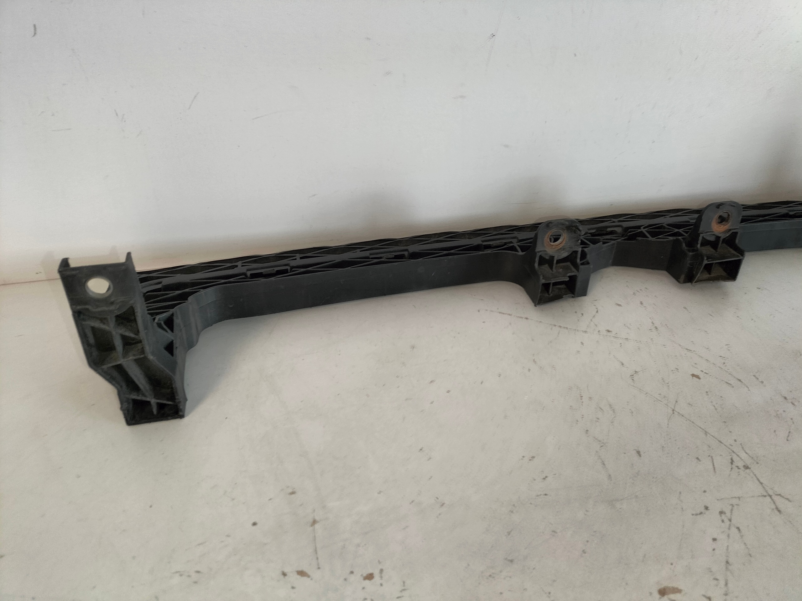 bumper bracket front console central grille VW PASSAT B7 10-14