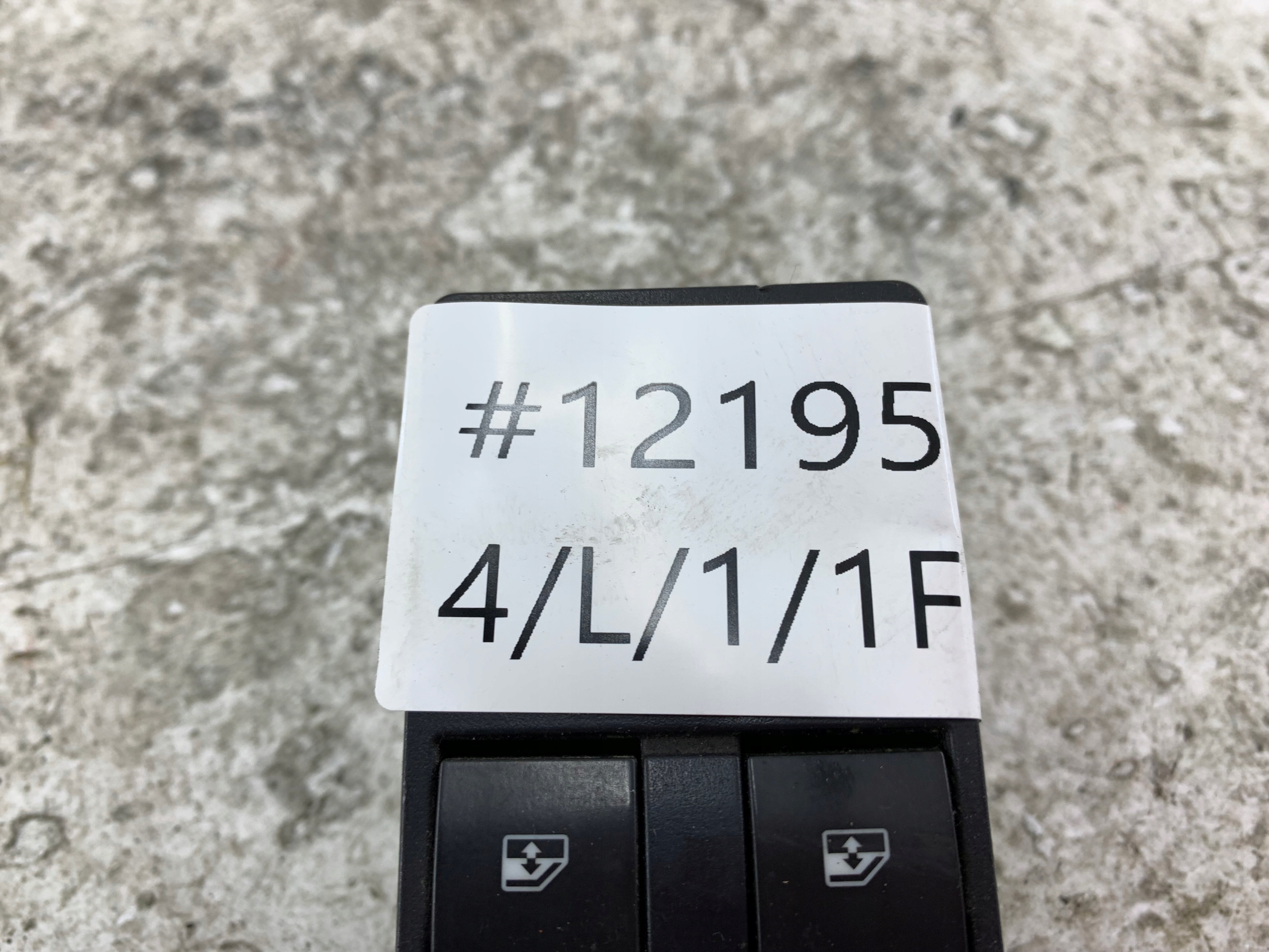 OPEL ZAFIRA B ASTRA III H PANEL okna levý předek