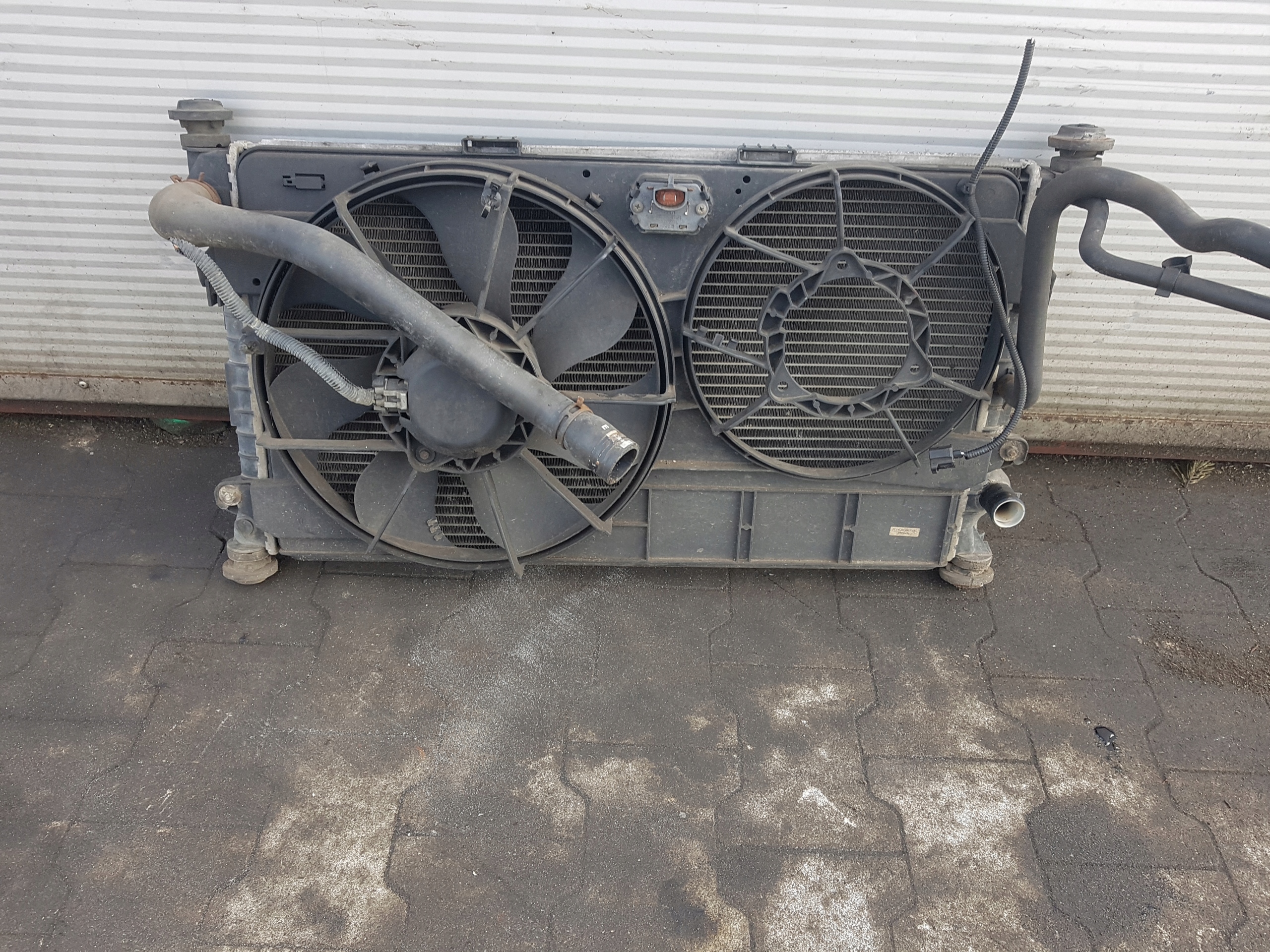 water cooler Z WENTYLATOREM FORD CONNECT