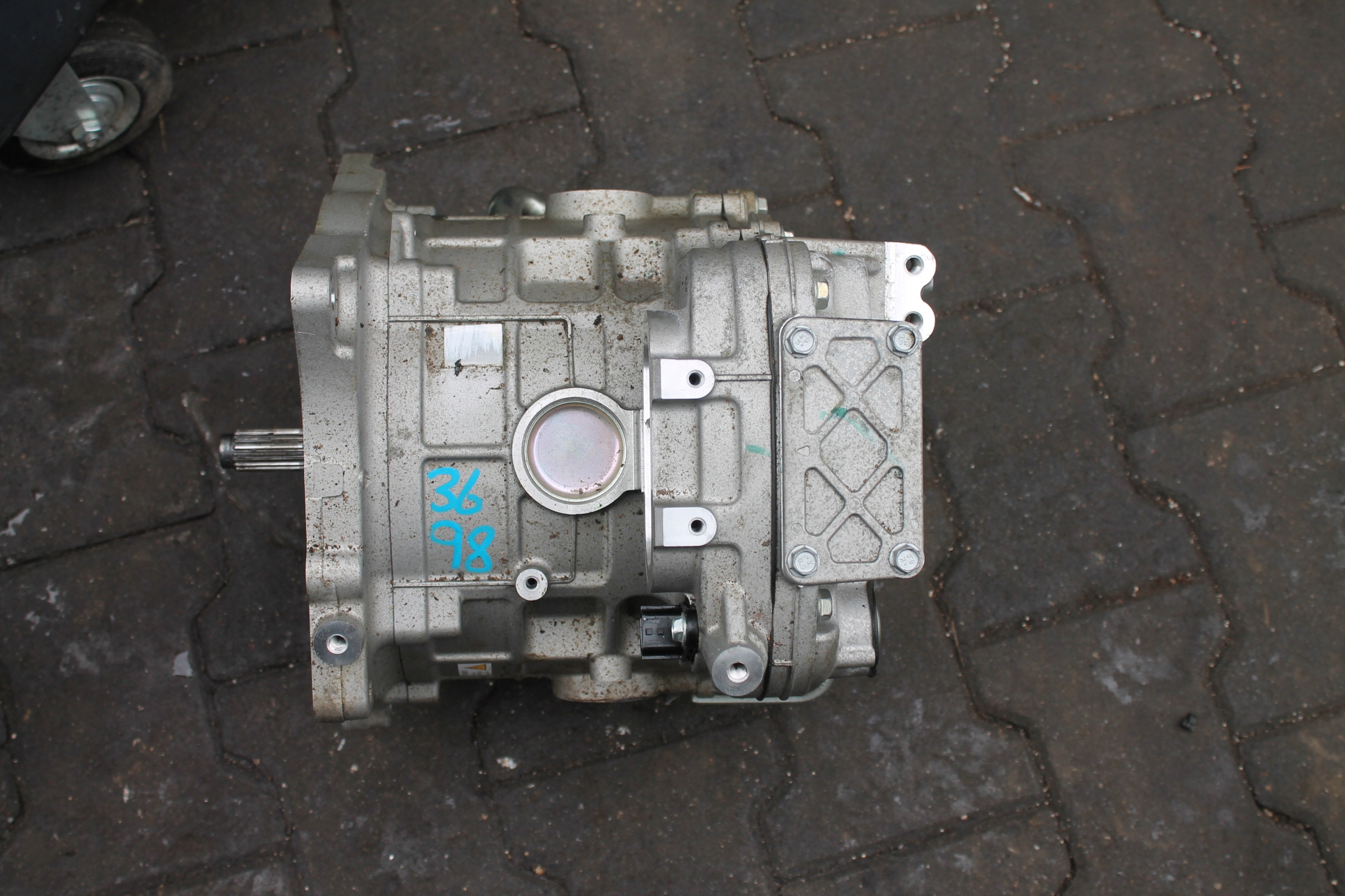 3698. engine electrical NISSAN QASHQAI 290C06UM1B