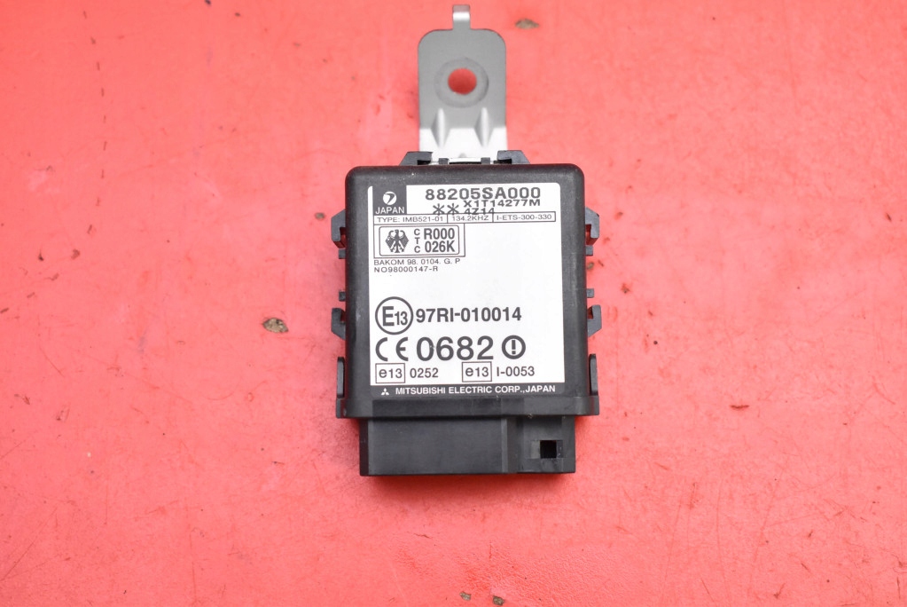 control unit module IMMO 88205SA000 SUBARU FORESTER 2 II 2.0 B 125 KM 4X4 02-05