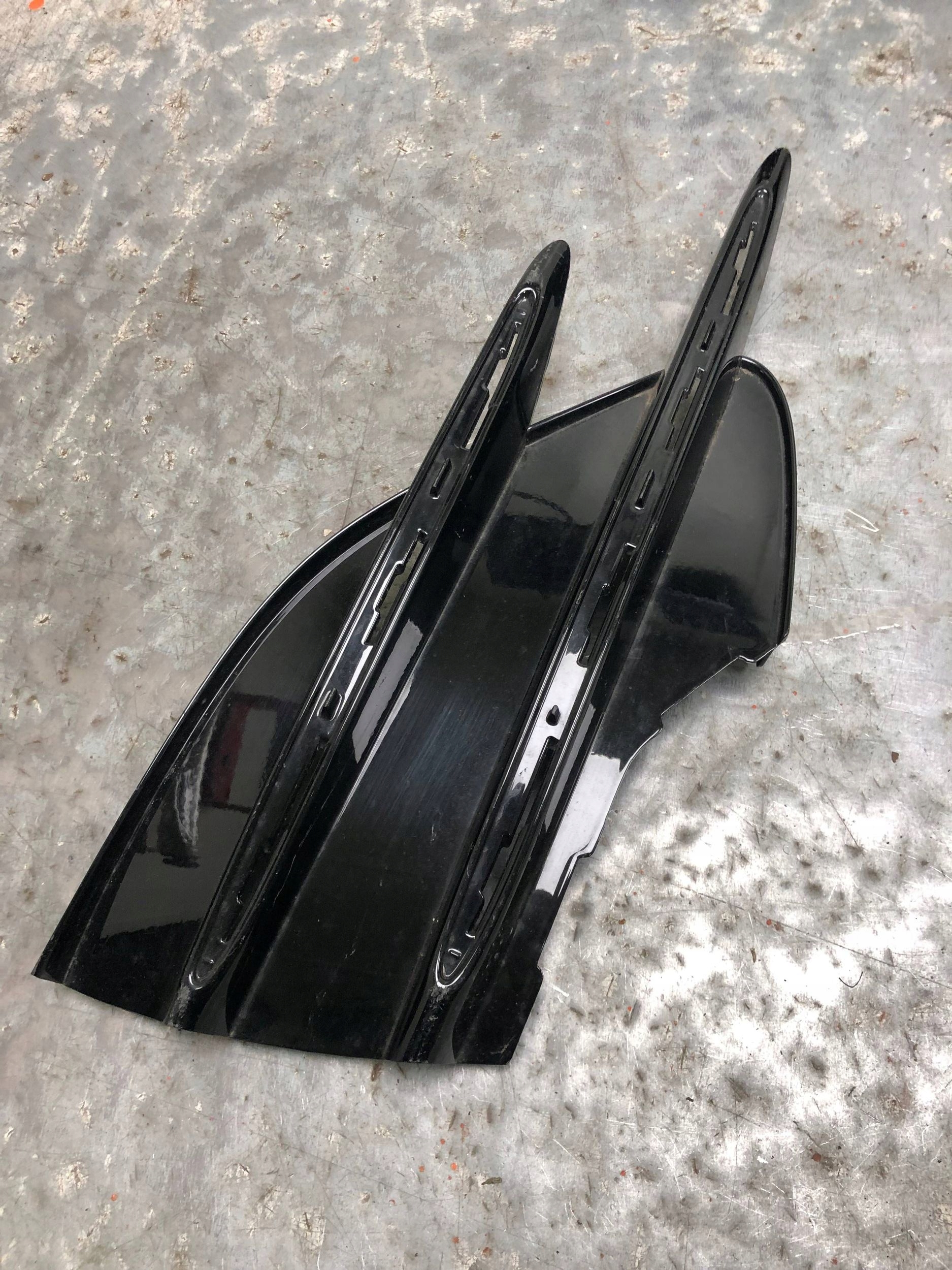 grid of a bumper left front MERCEDES V297 EQS A2978852102