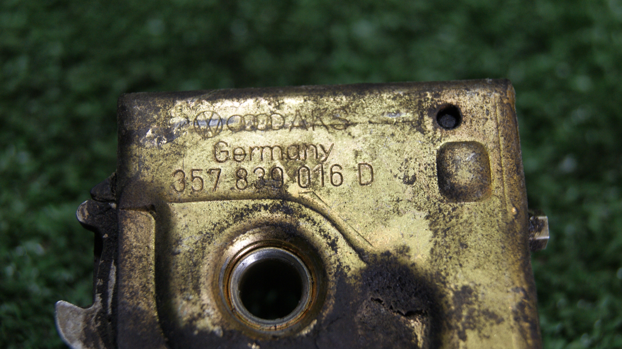 lock door right rear part rear VOLKSWAGEN PASSAT B4 357839016D